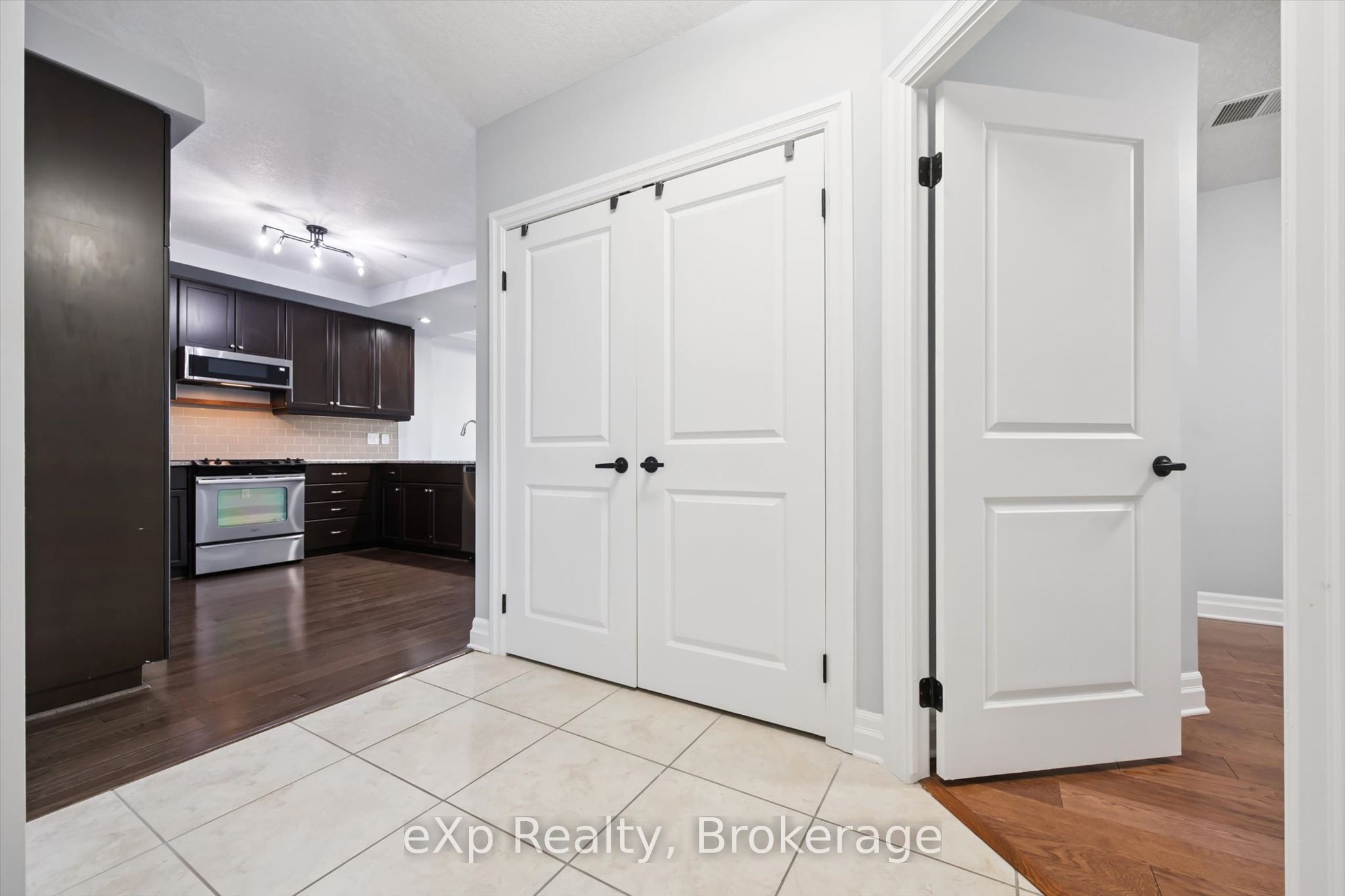 160 Macdonell Street 308, Guelph, ON N1H 0A9 photo 2
