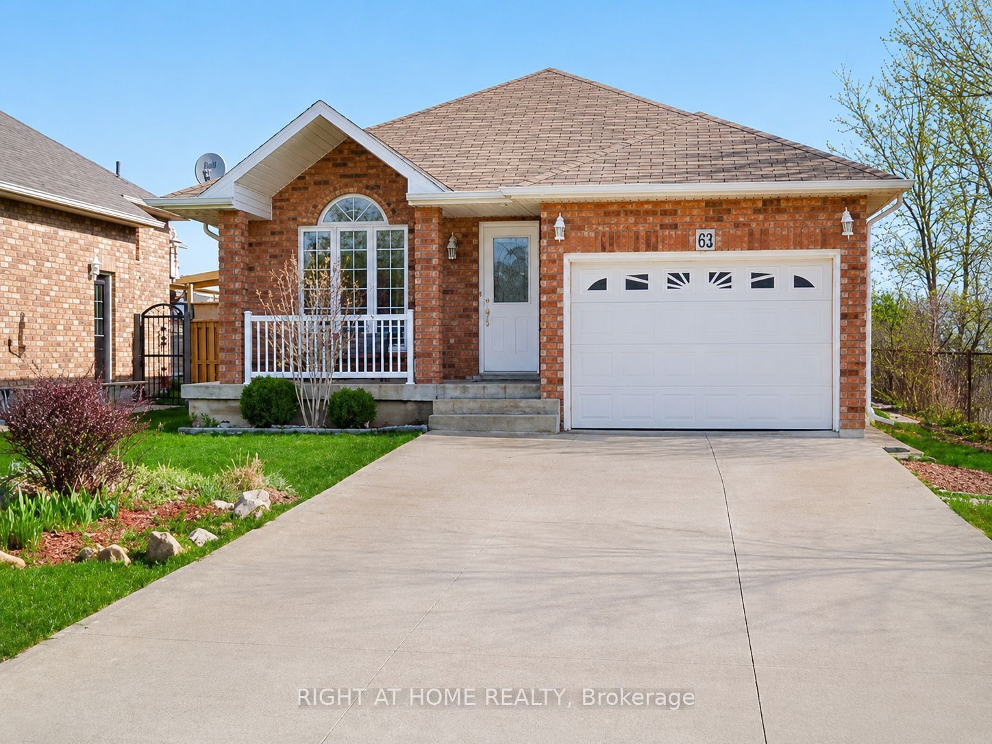 62 Highland Road W Upper, Hamilton, ON L8J 0M7 photo 2