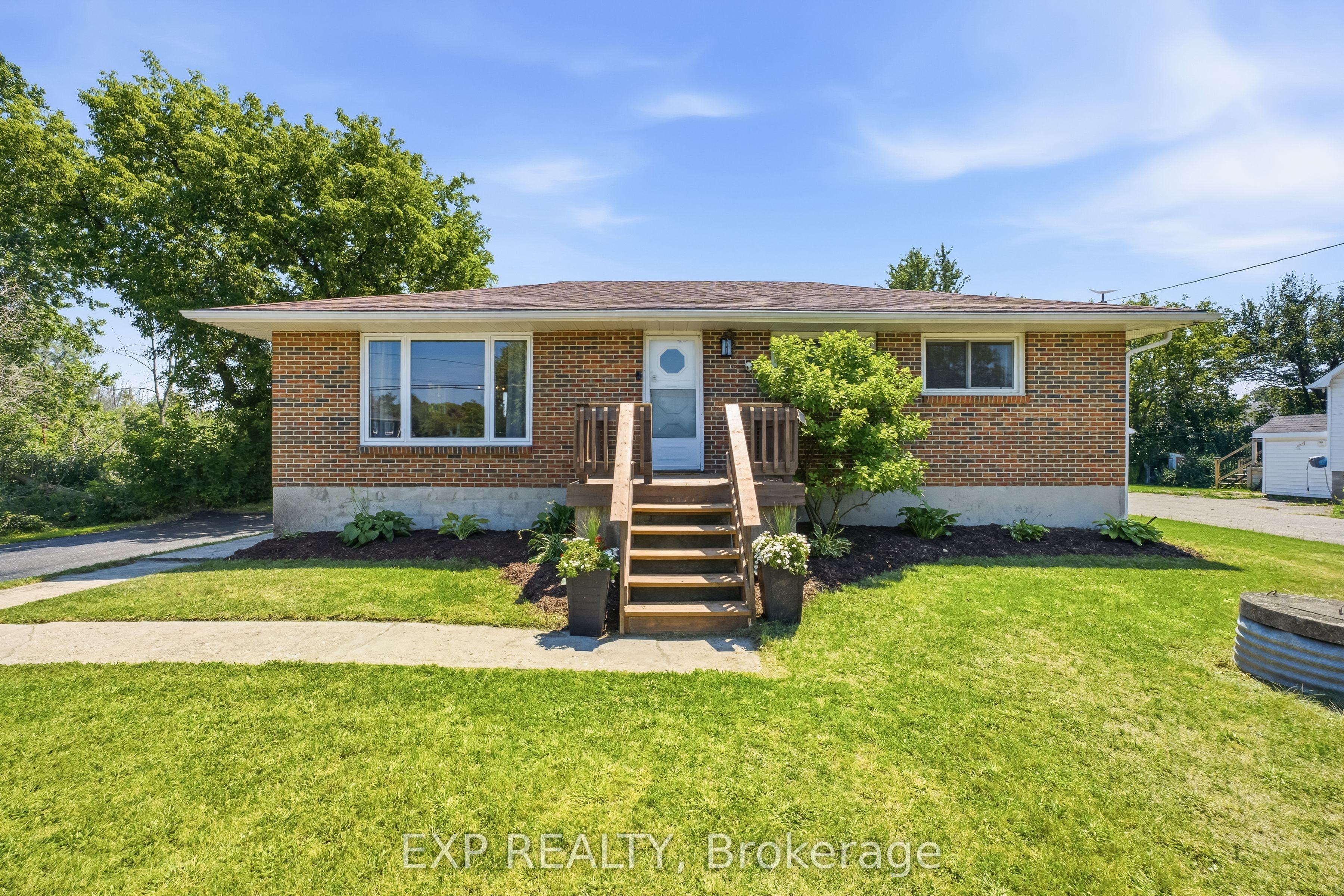 94 Johnstown Road, Quinte West, ON K8V 5P8 photo 2