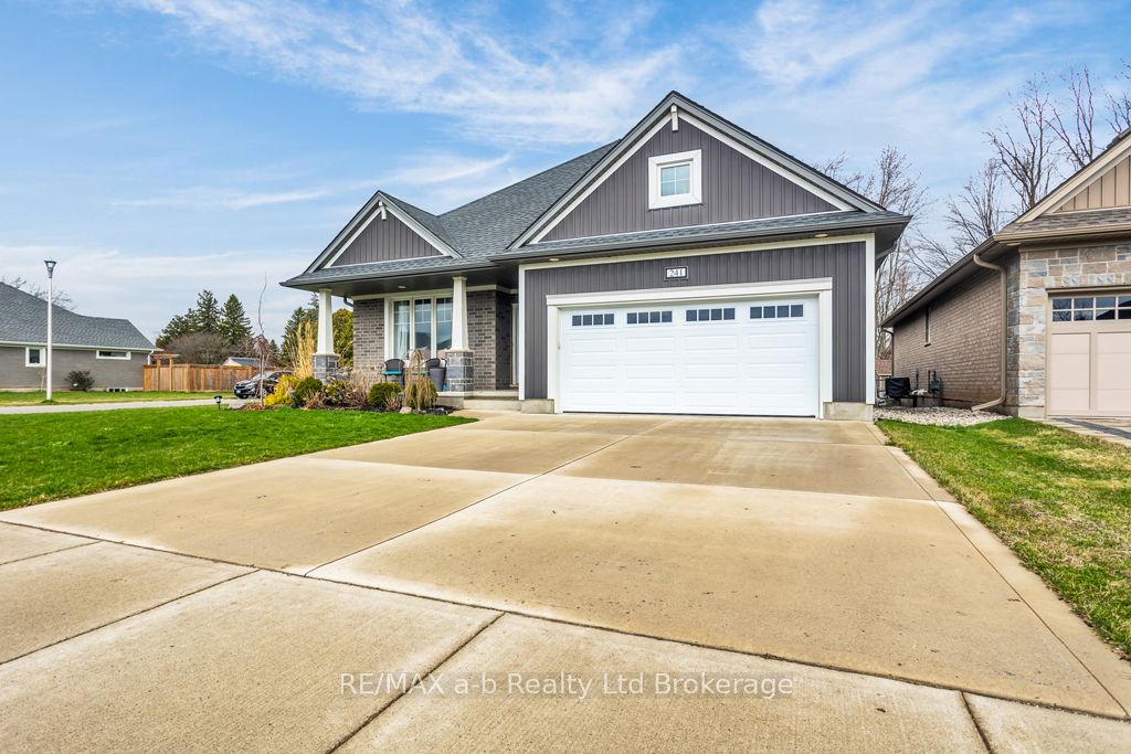 241 Wilson Avenue, Tillsonburg, ON N4G 0H4 photo 2