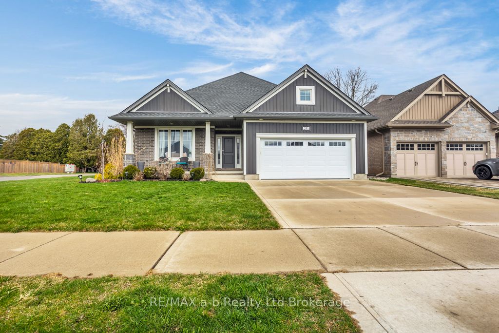 241 Wilson Avenue, Tillsonburg, ON N4G 0H4 photo 3