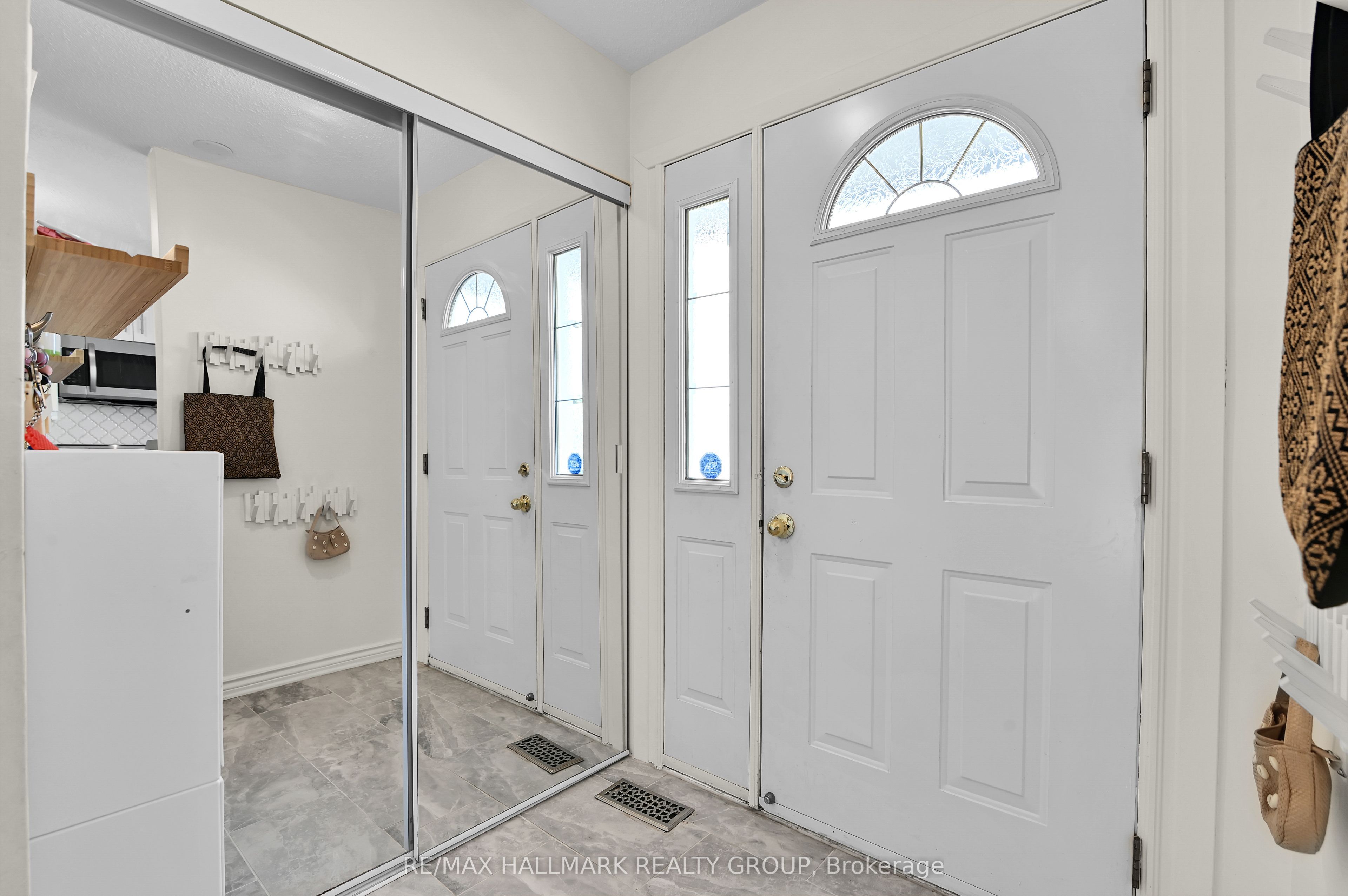 1505 Ballard Court 3, Cyrville - Carson Grove - Pineview, ON K1B 4Z1 photo 2