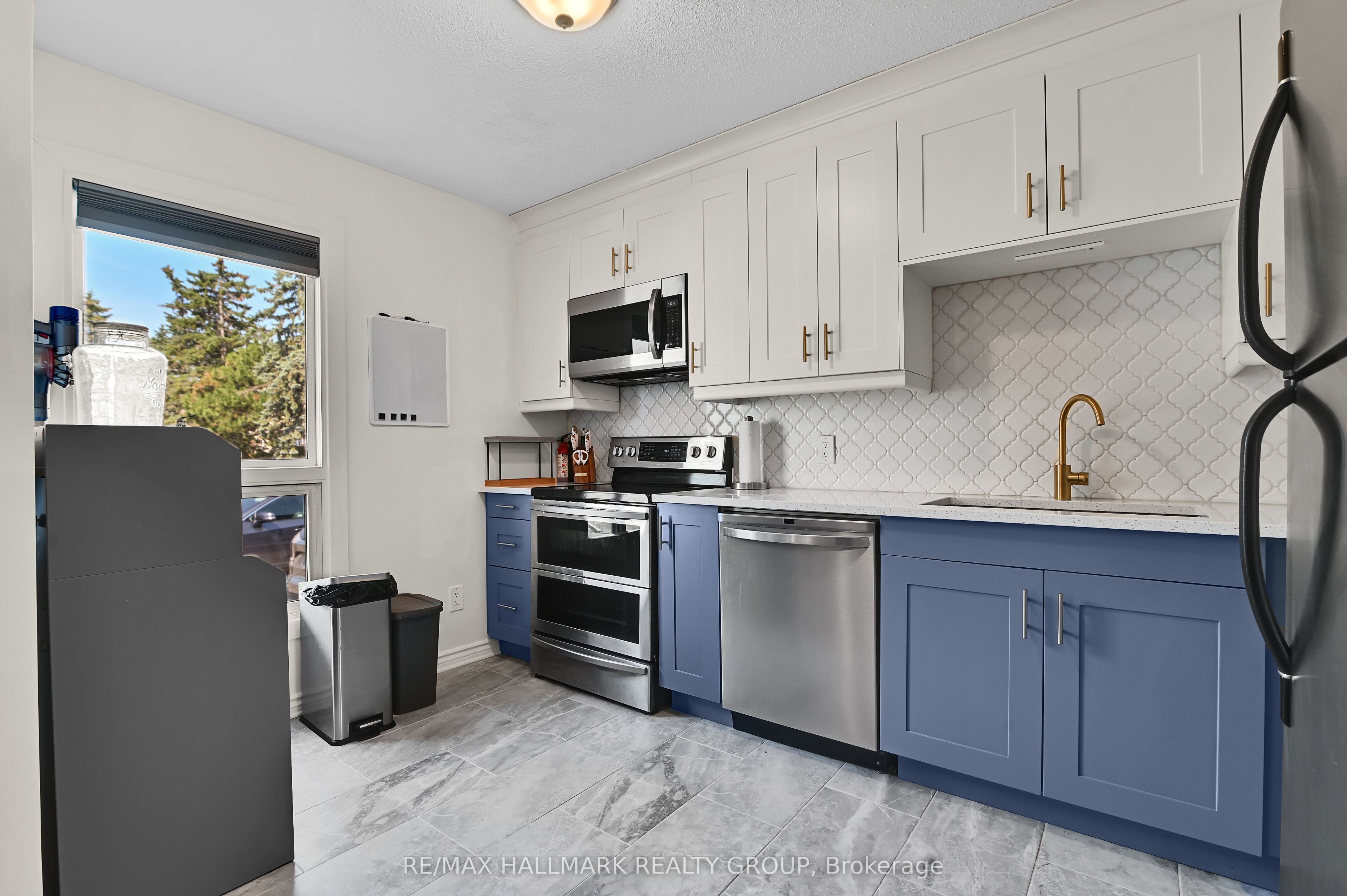 1505 Ballard Court 3, Cyrville - Carson Grove - Pineview, ON K1B 4Z1 photo 3