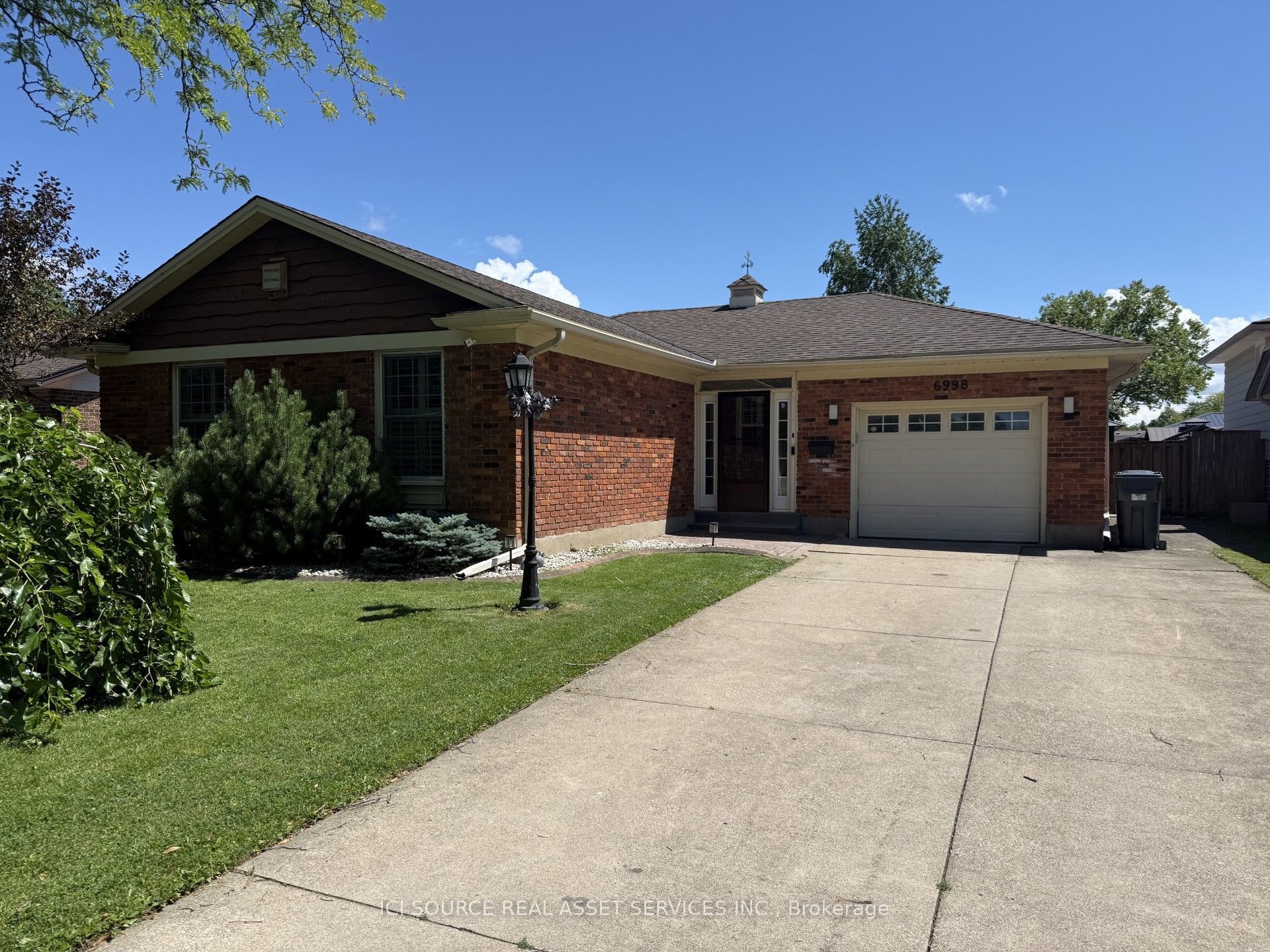 6998 Glengowan Crescent, Niagara Falls, ON L2J 3R8