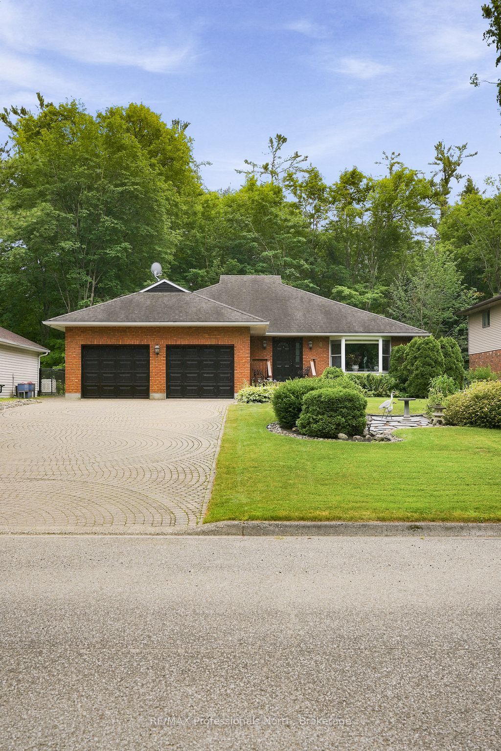 8 PALMER Court, Bracebridge, ON P1L 1K5 photo 2