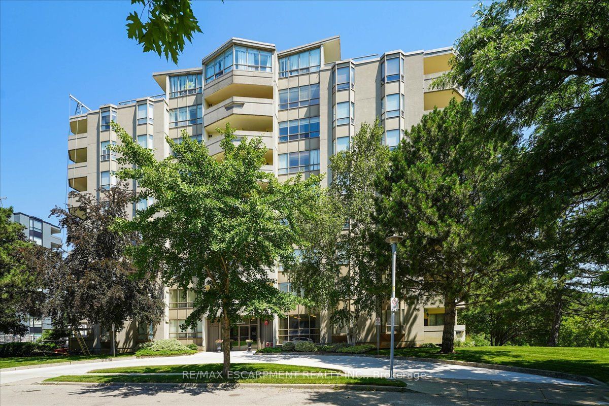 8 Village Green Boulevard 807, Hamilton, ON L8G 5B8 photo 2
