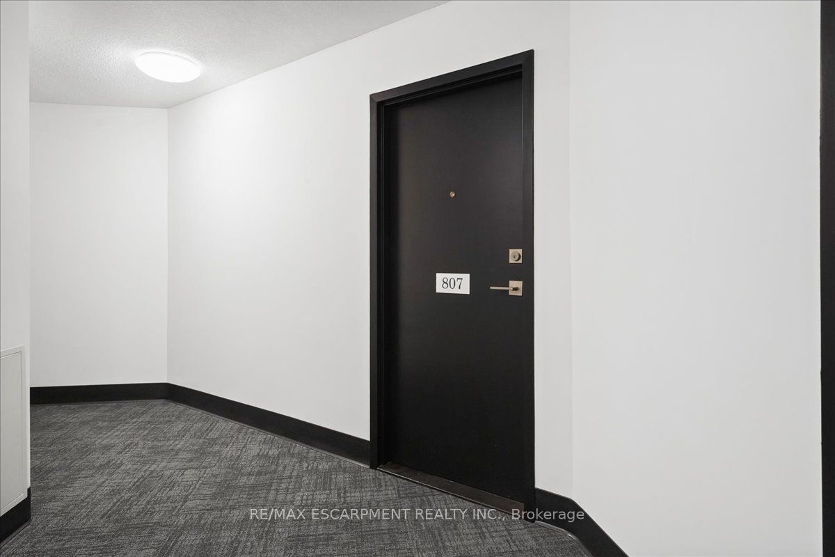 8 Village Green Boulevard 807, Hamilton, ON L8G 5B8 photo 4