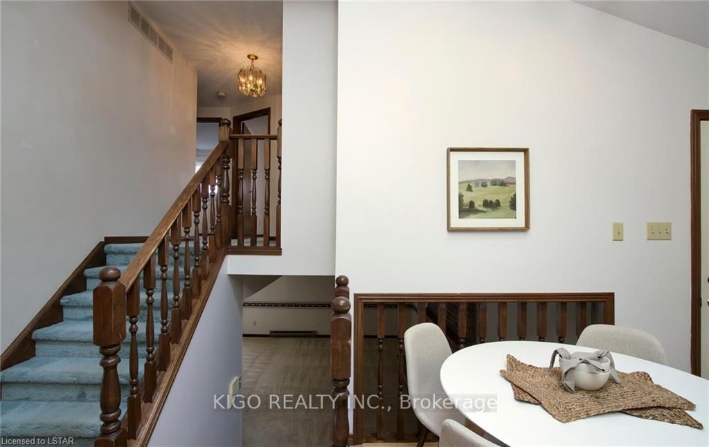 15 Wyndham Crescent, London East, ON N5Y 5G2 photo 3
