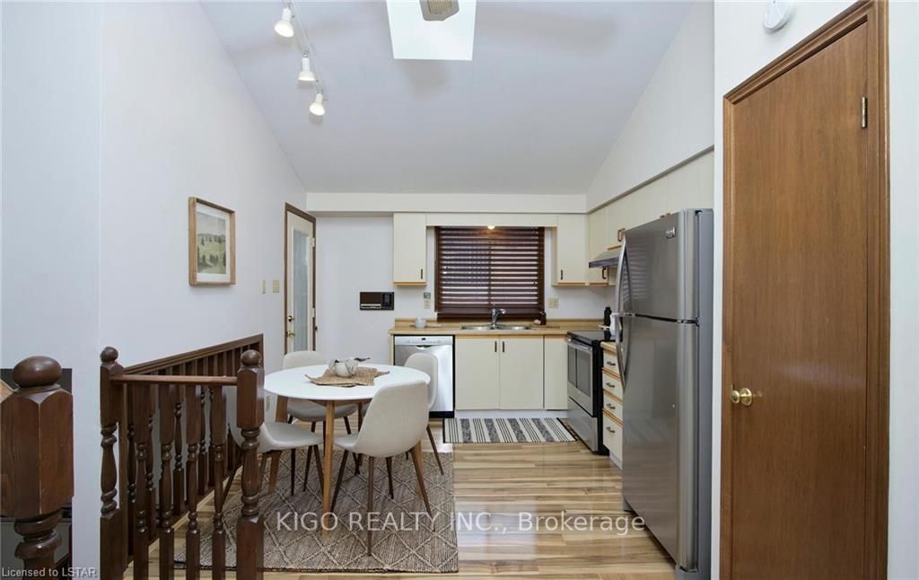 15 Wyndham Crescent, London East, ON N5Y 5G2 photo 4