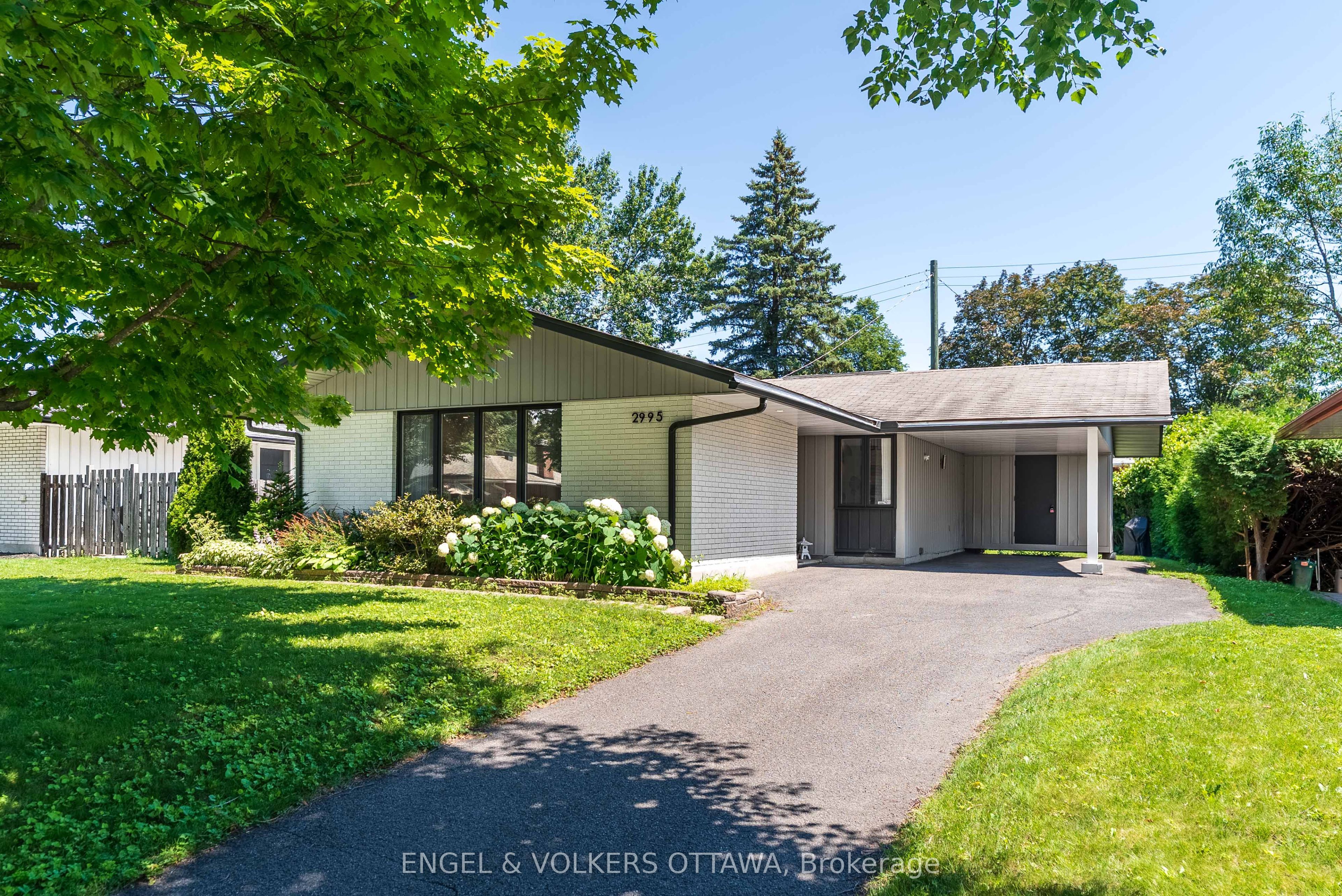 2995 Cowan Crescent, Billings Bridge - Riverside Park and Area, ON K1V 8K9 photo 2