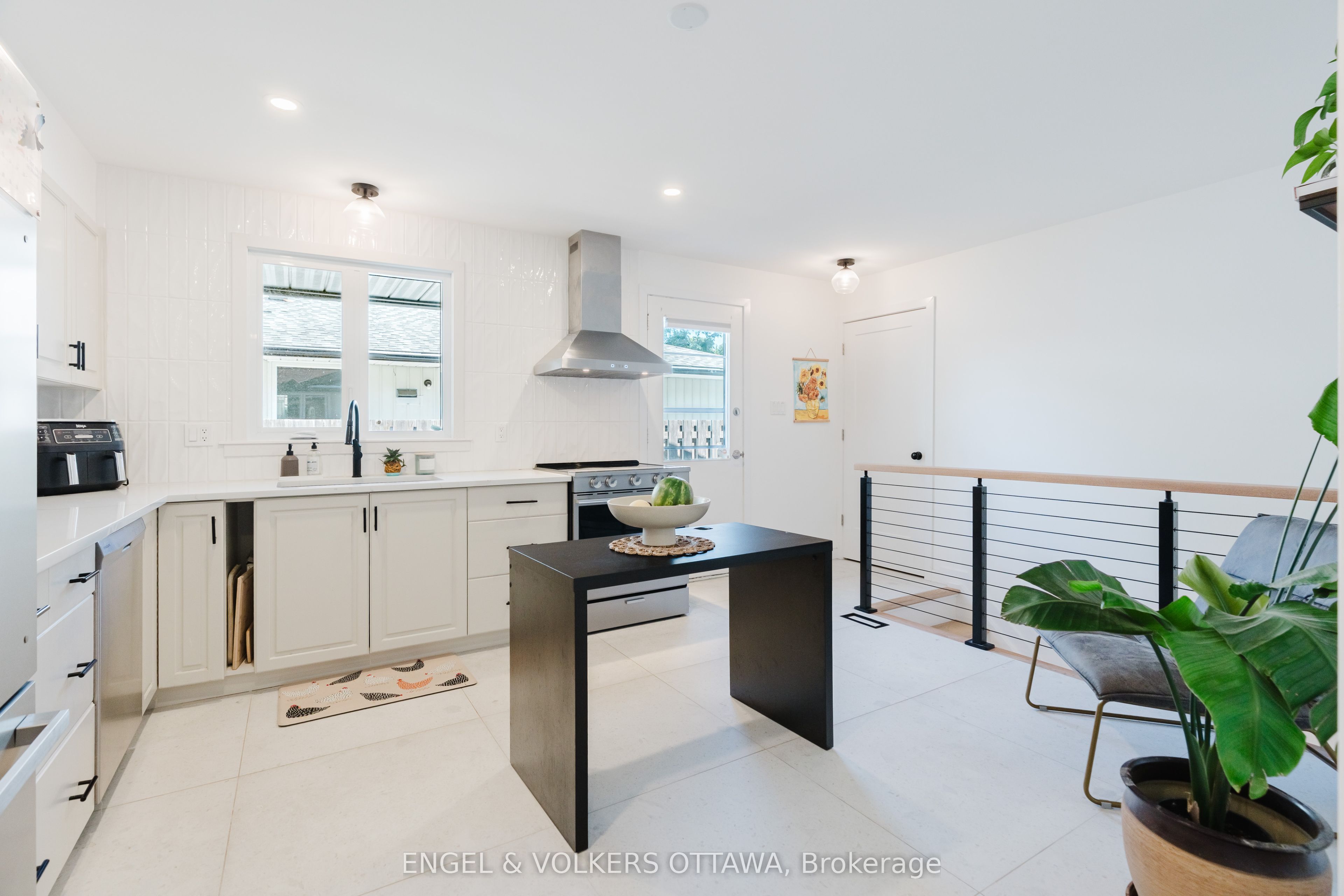 2995 Cowan Crescent, Billings Bridge - Riverside Park and Area, ON K1V 8K9 photo 4