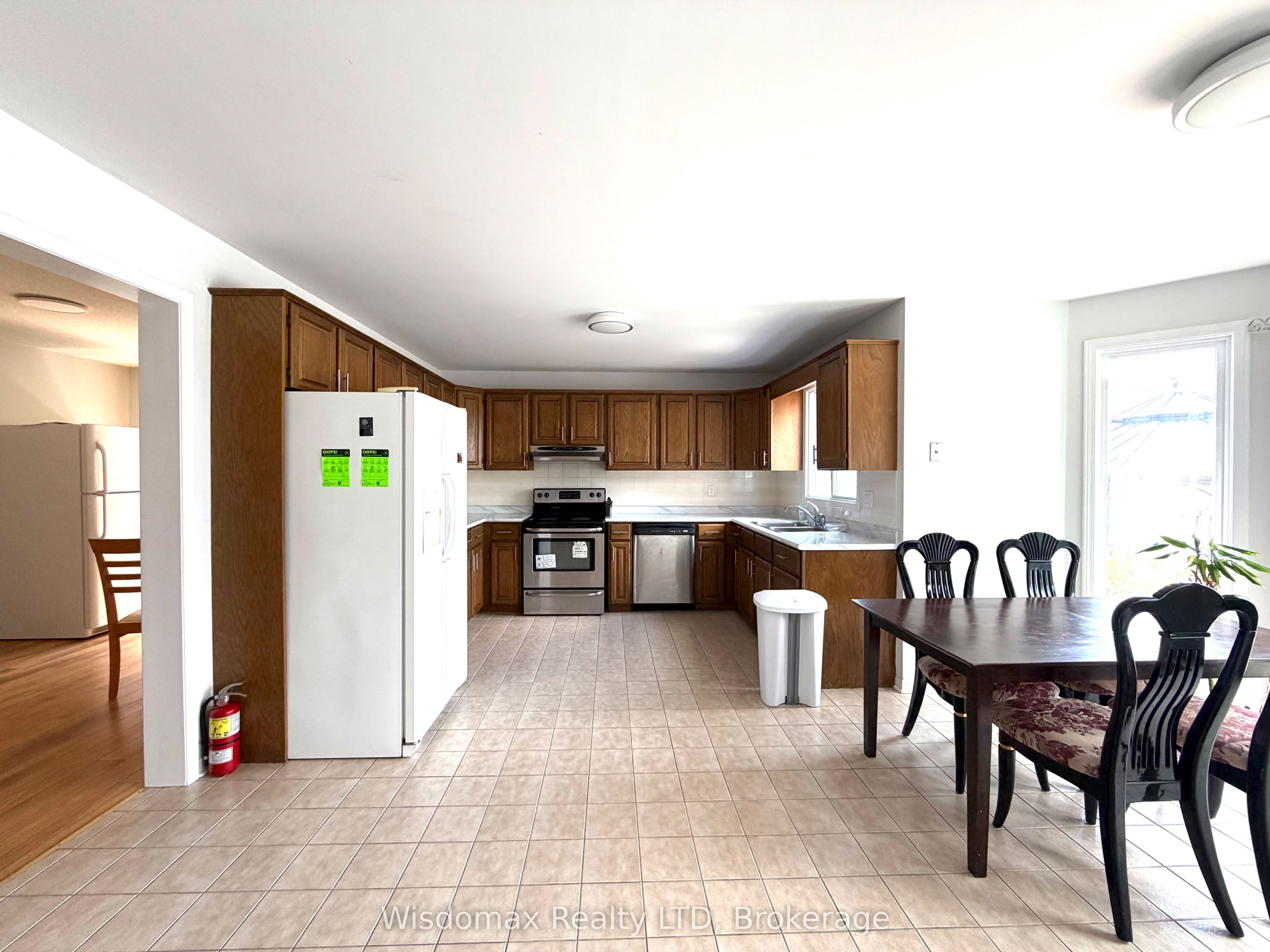 1 CRYSLER Crescent, Thorold, ON L2V 5V2 photo 4