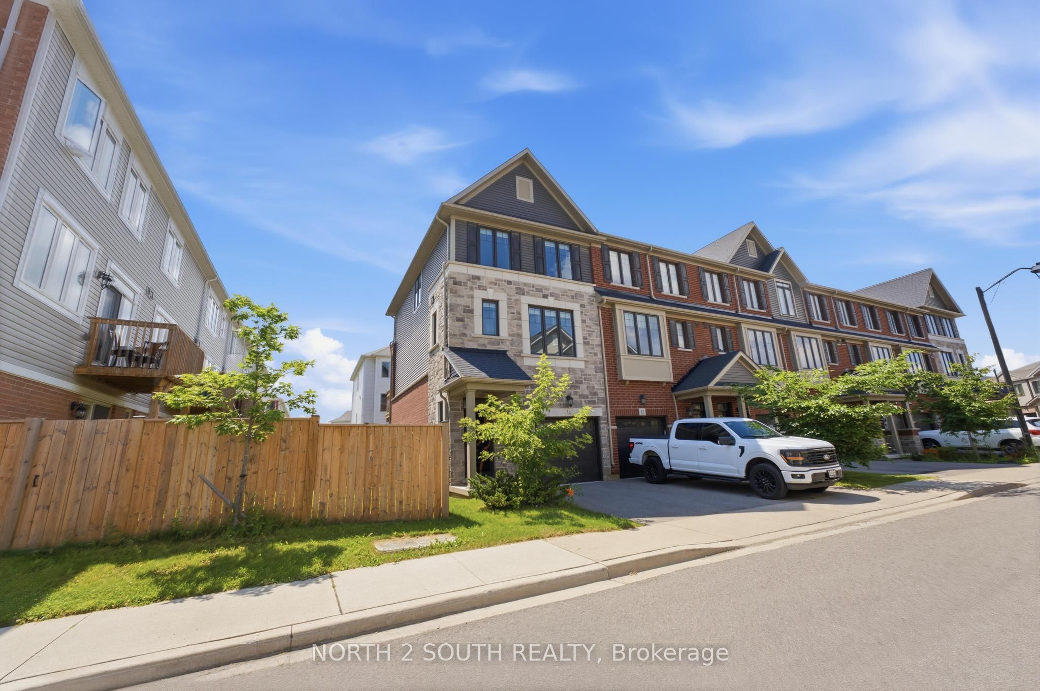 14 Snowberry Lane, Hamilton, ON L8K 0A4 photo 2