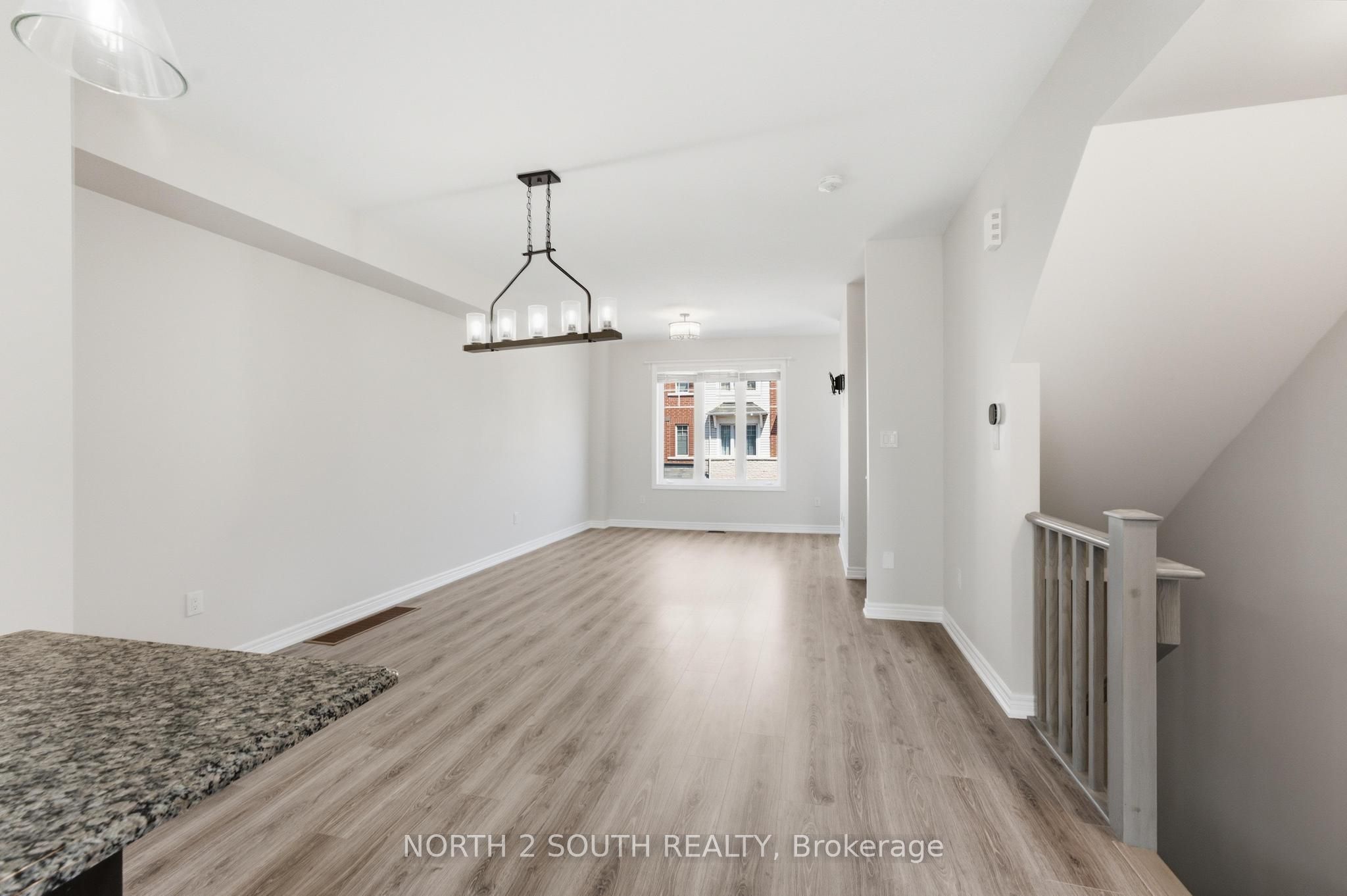 14 Snowberry Lane, Hamilton, ON L8K 0A4 photo 4