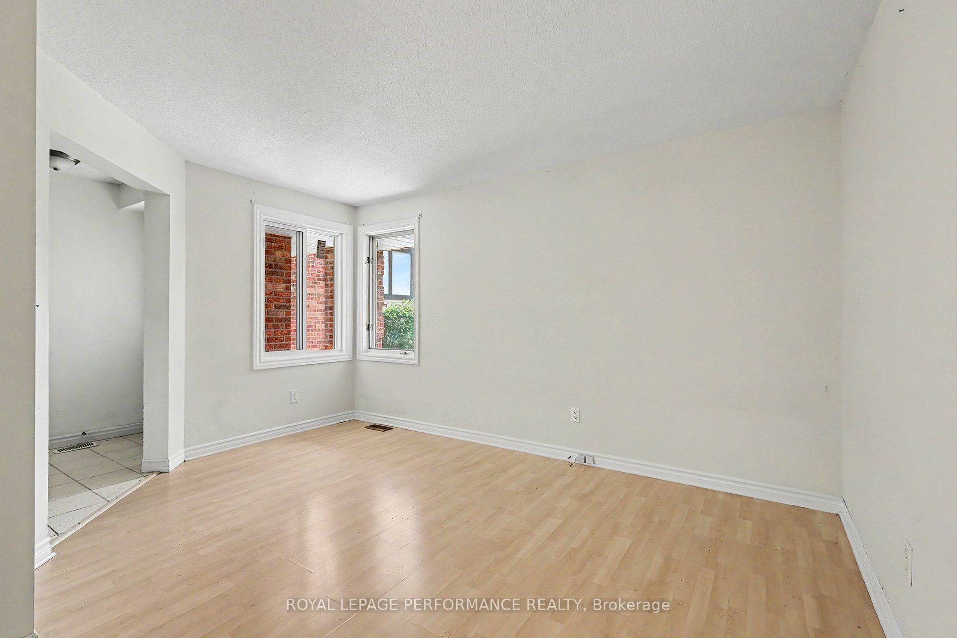 8 Southport Drive, Hunt Club - South Keys and Area, ON K1T 3E7 photo 3