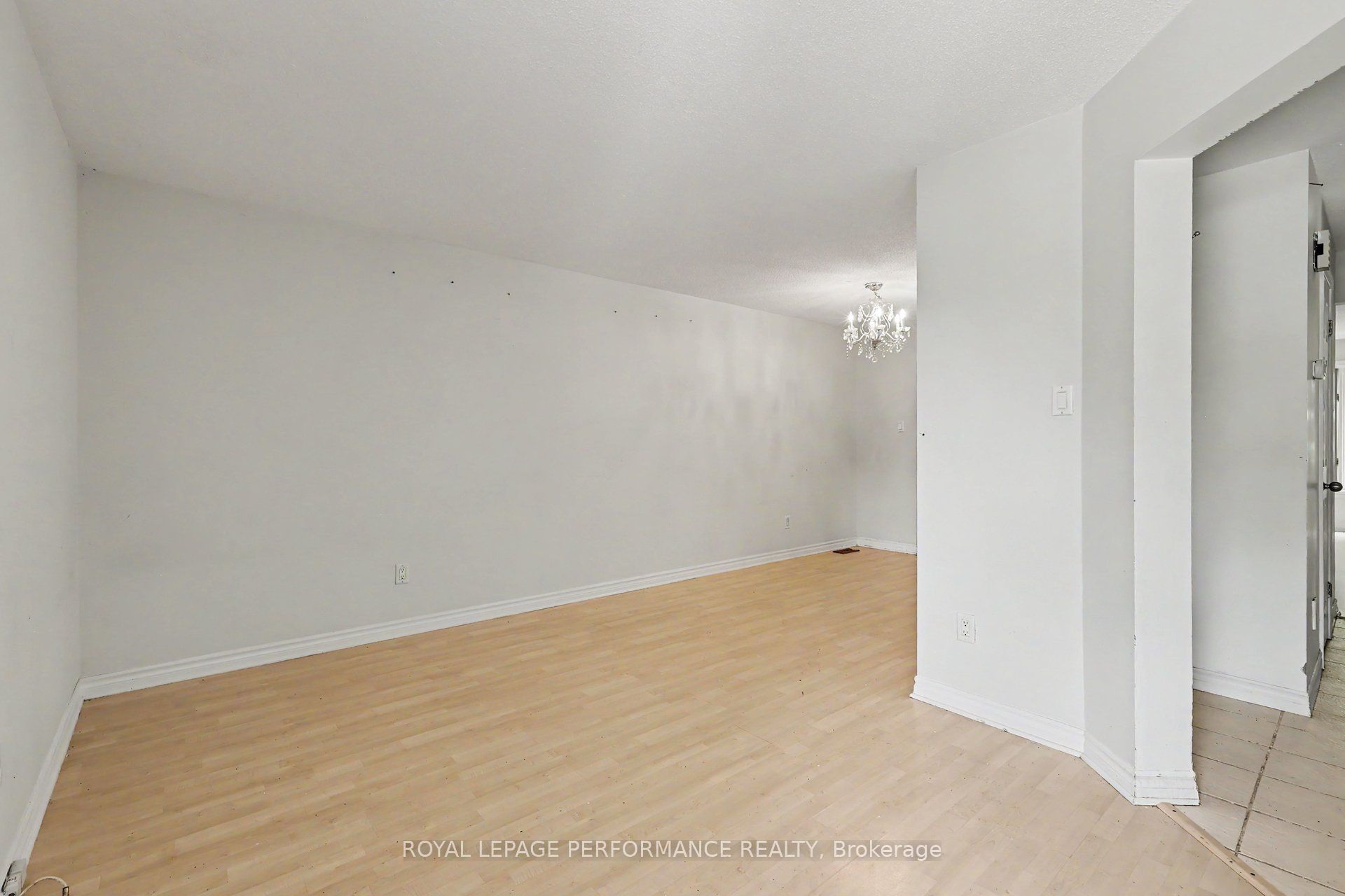 8 Southport Drive, Hunt Club - South Keys and Area, ON K1T 3E7 photo 4