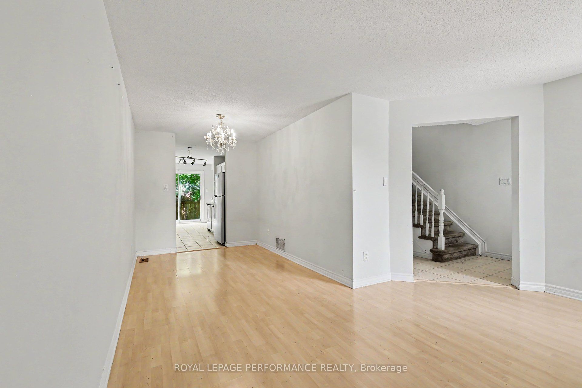 8 Southport Drive, Hunt Club - South Keys and Area, ON K1T 3E7 photo 5