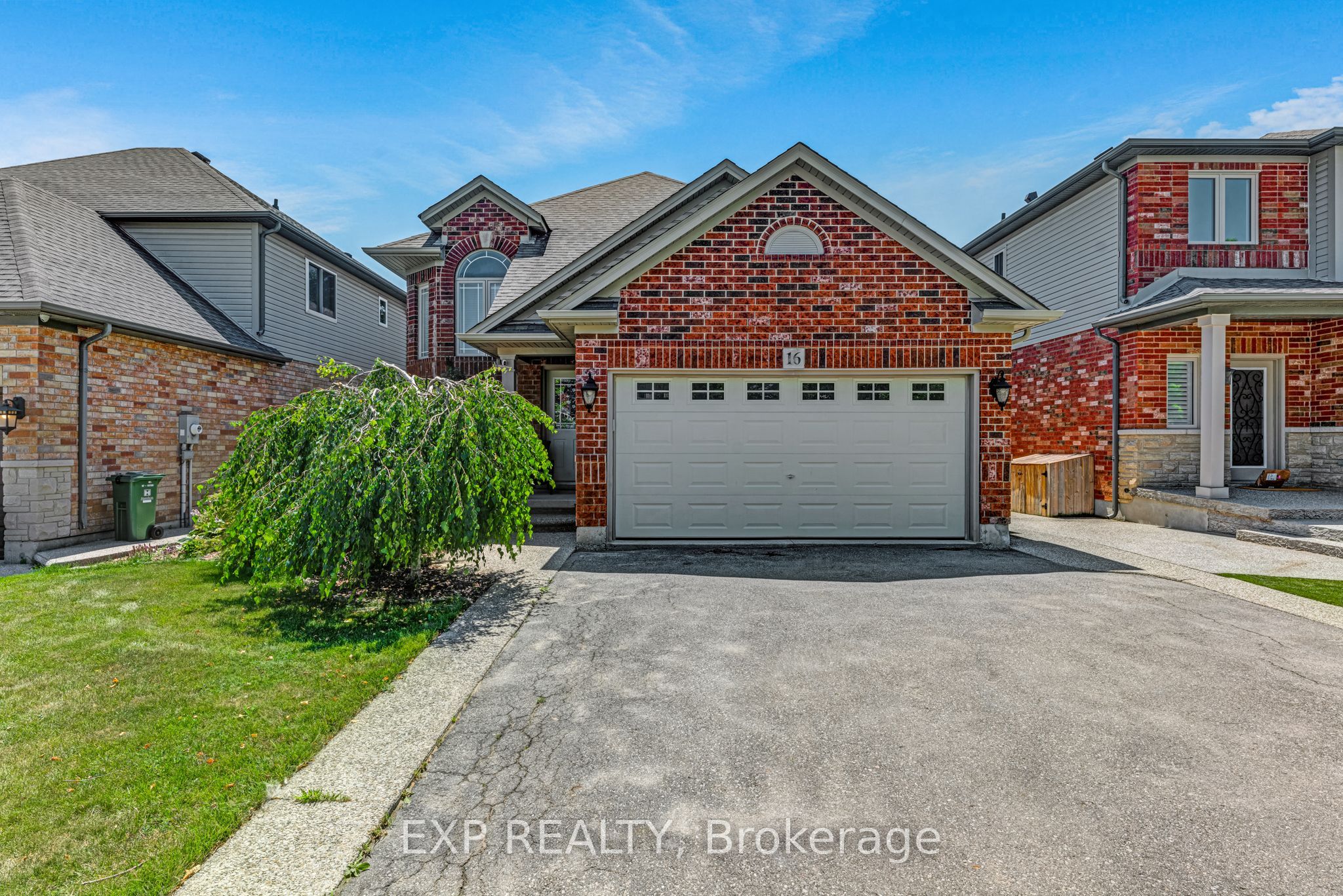 16 Downing Street, Hamilton, ON L0R 1C0 photo 2