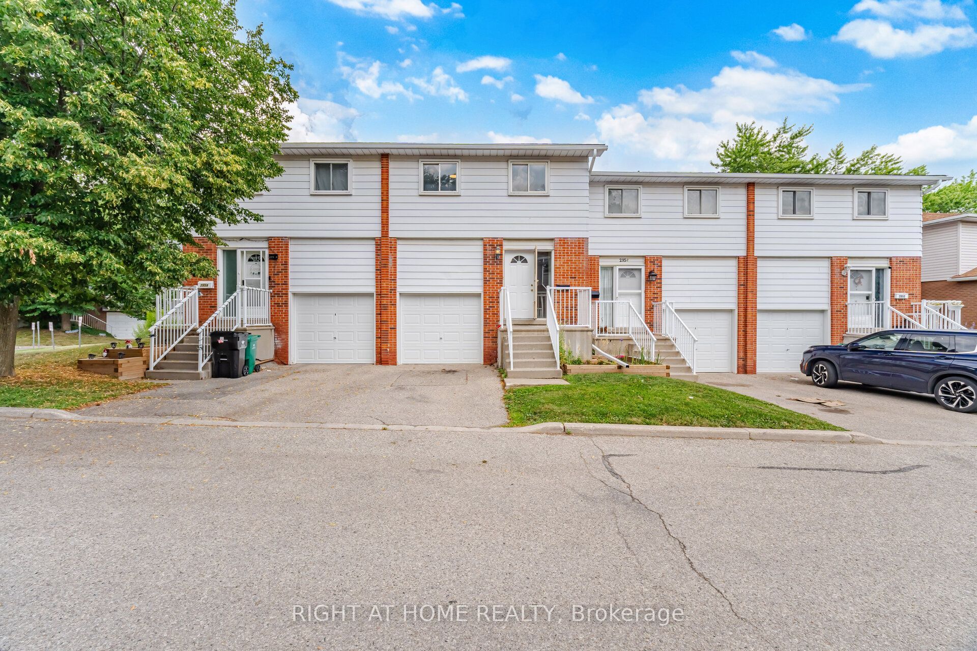 295 Bluevale St North Street N B, Waterloo, ON N2J 4H6 photo 2