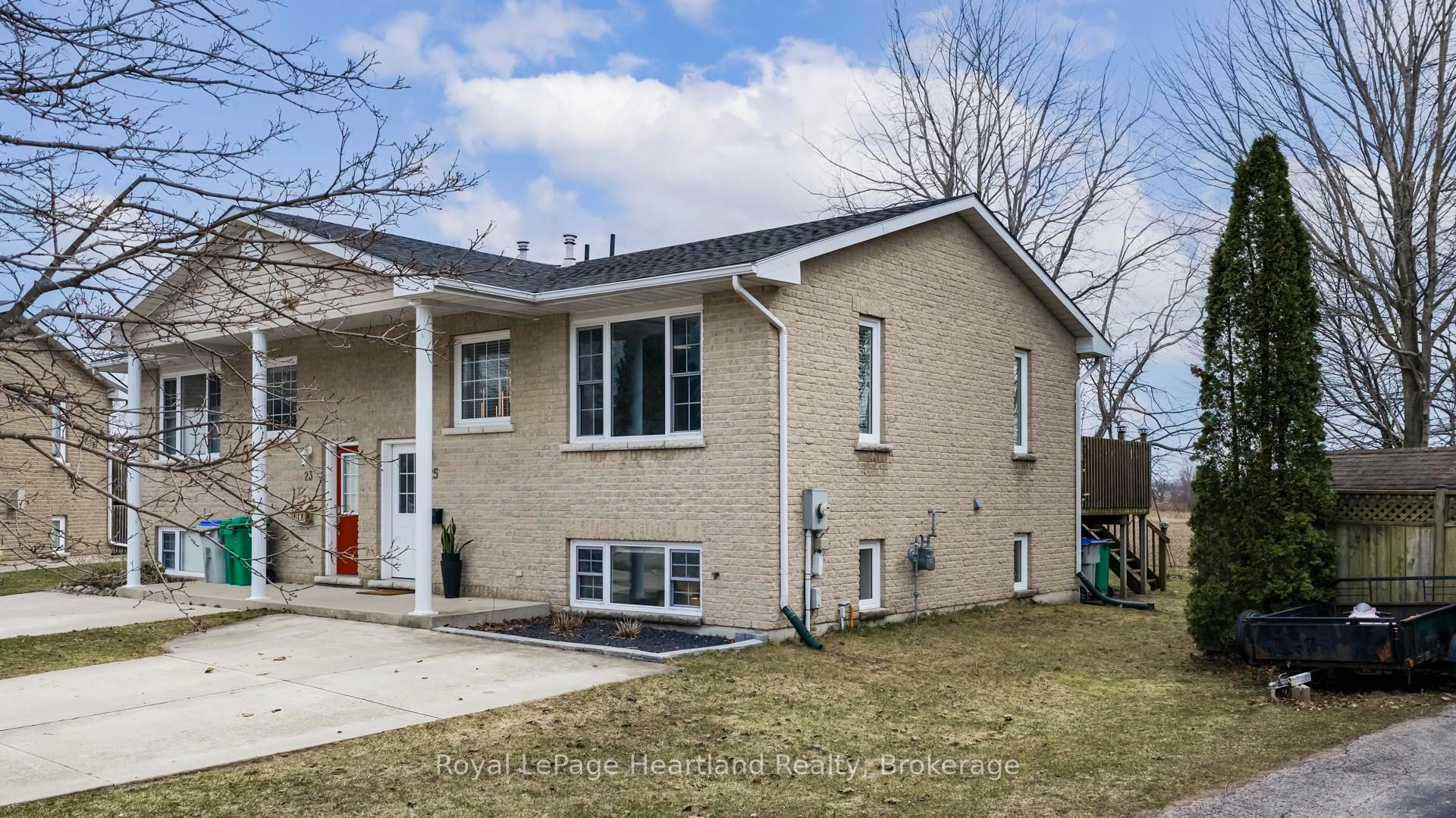 25 Lee Crescent, Goderich, ON N7A 4L3 photo 2