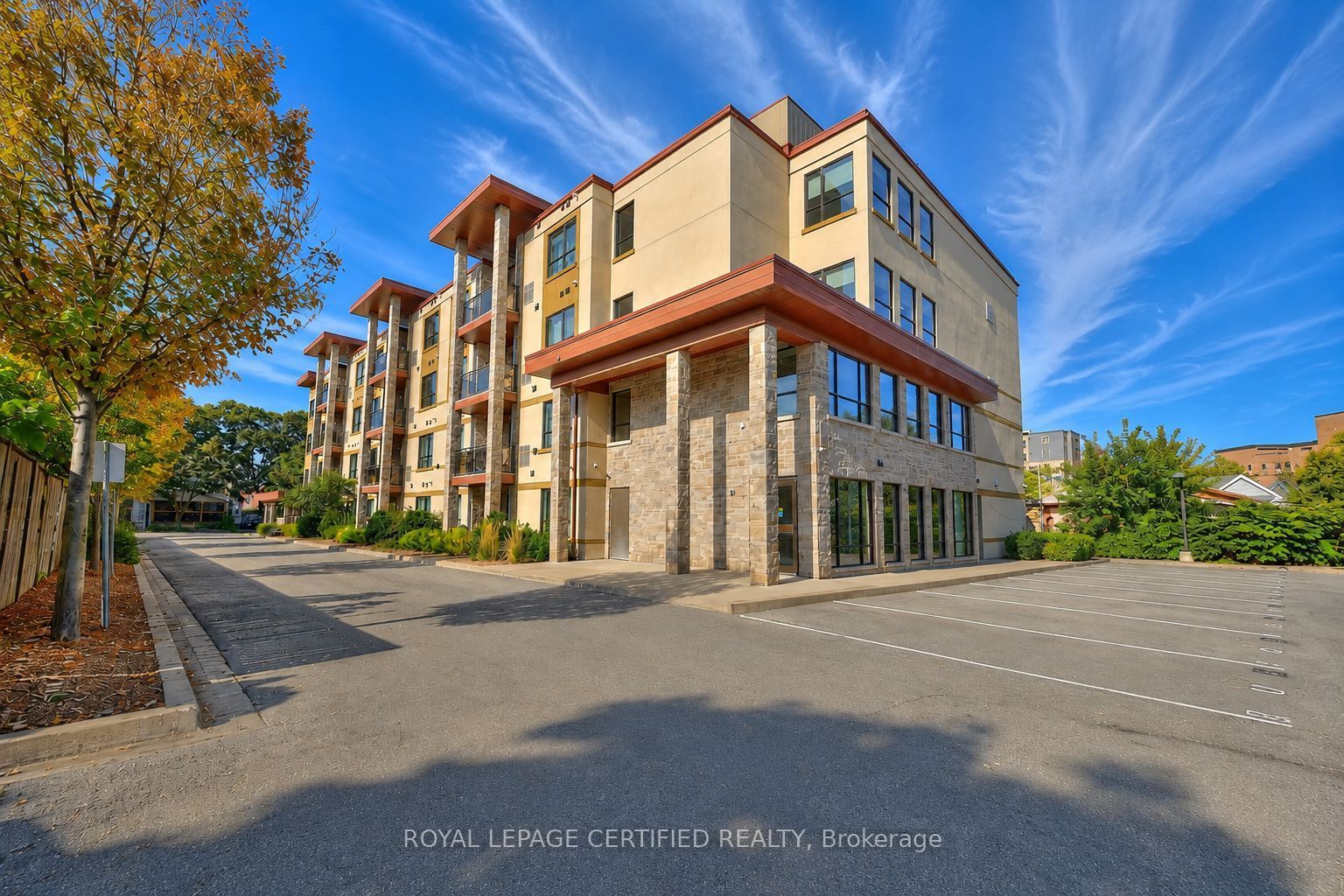 26 Wellington Street 205, St. Catharines, ON L2R 5P8 photo 2