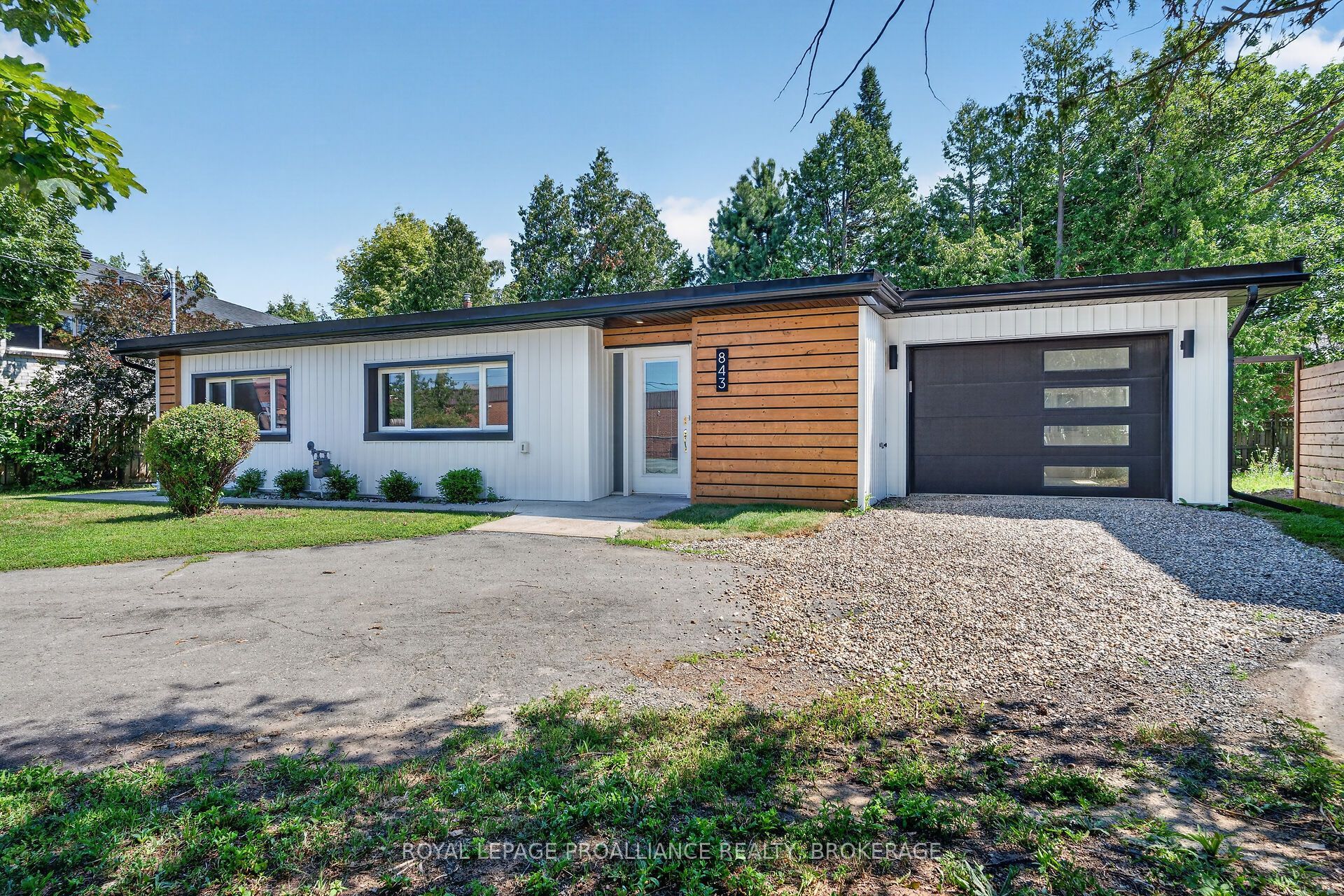 843 Woodbine Road, Kingston, ON K7P 2X3