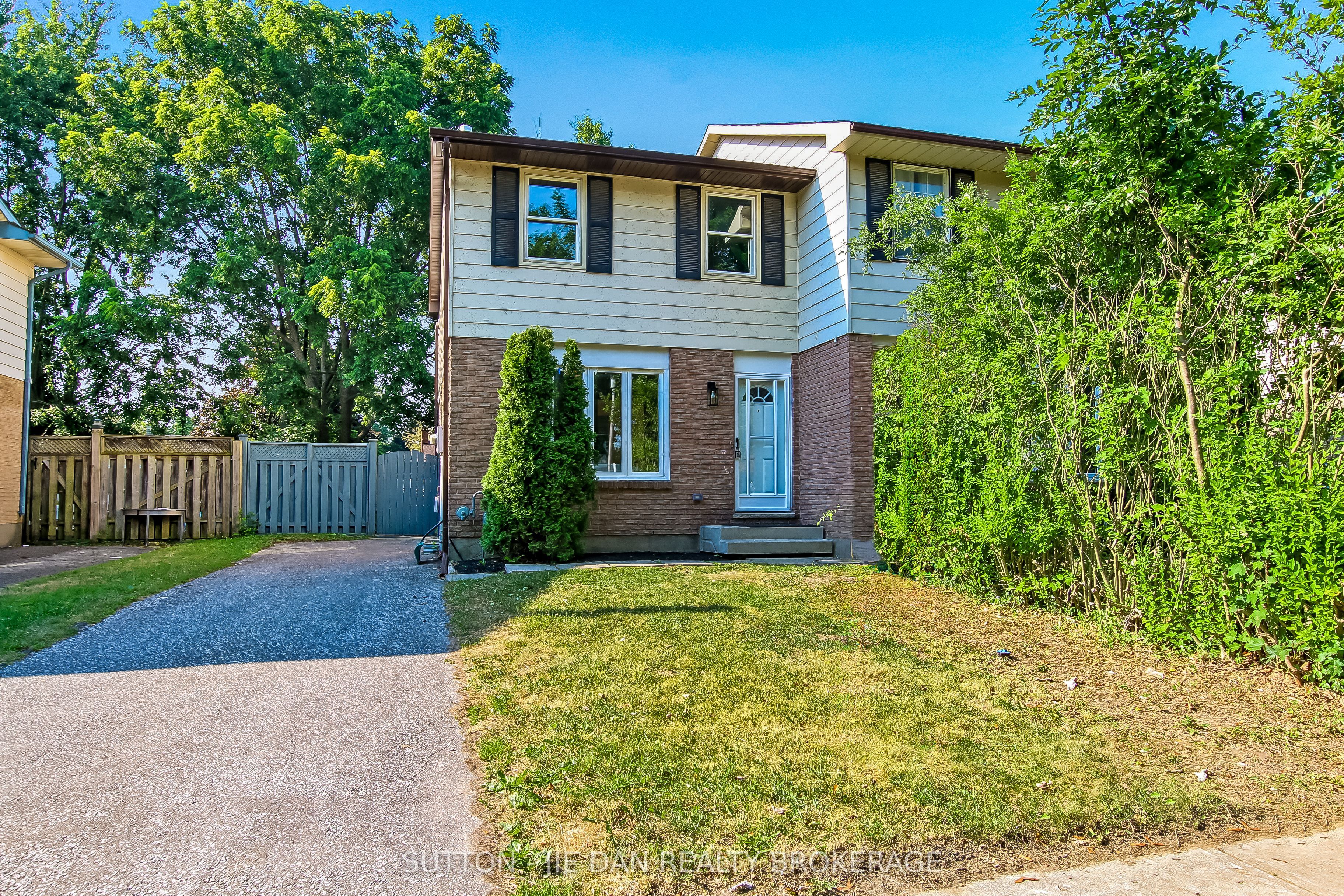 39 INVERARY Road, London North, ON N6G 3L5