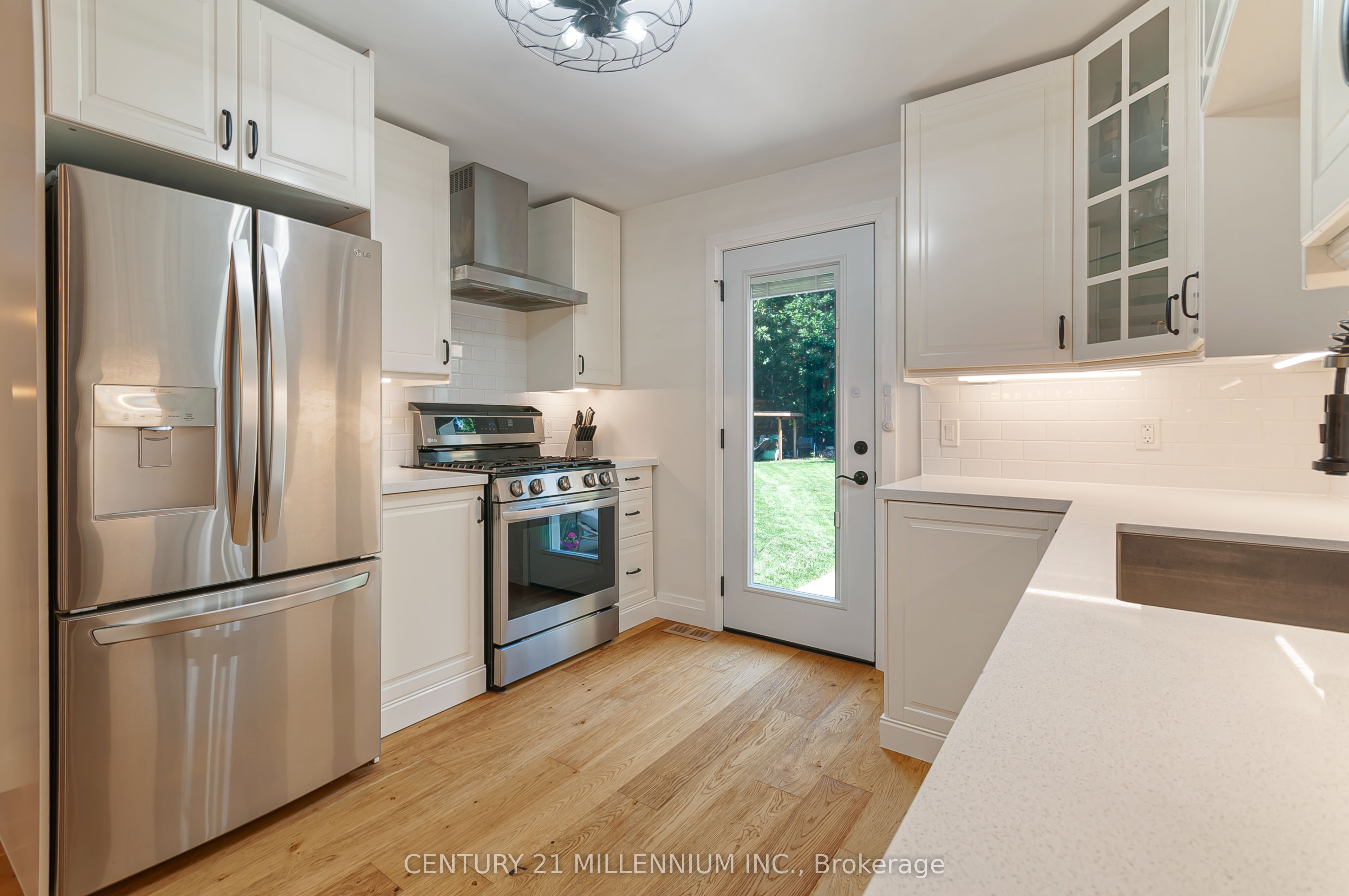 850 Muskoka Road N, Gravenhurst, ON P1P 1C1 photo 3