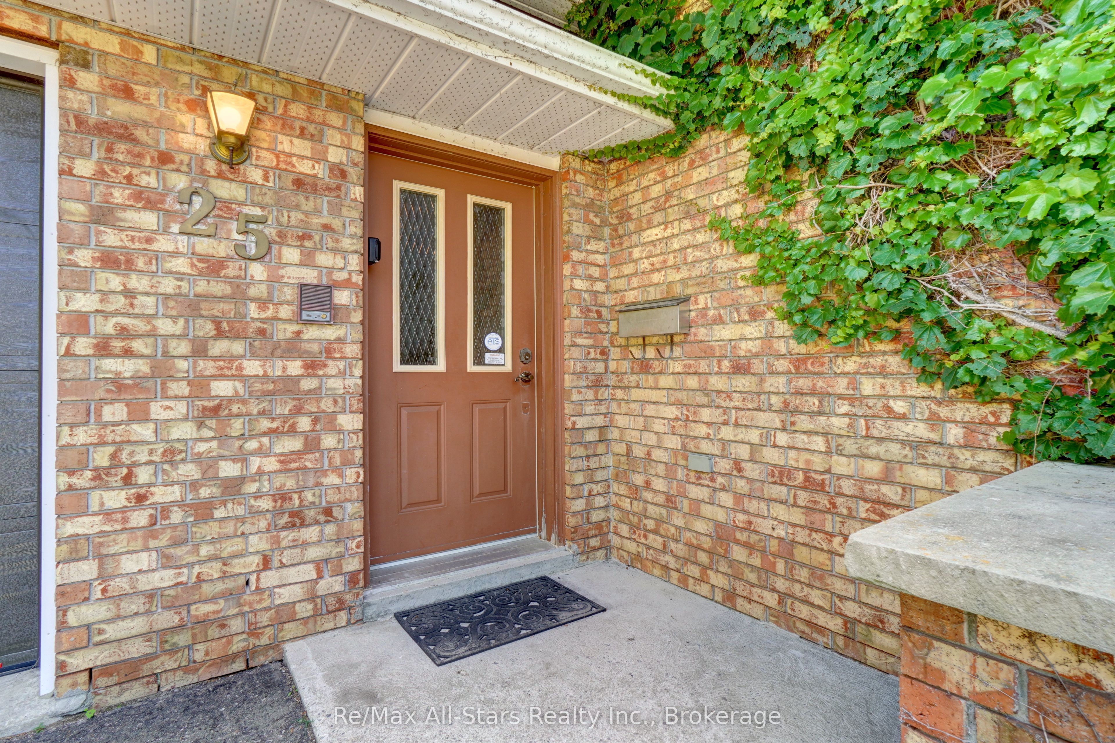 25 Madill Crescent, Kawartha Lakes, ON K9V 5X3 photo 4