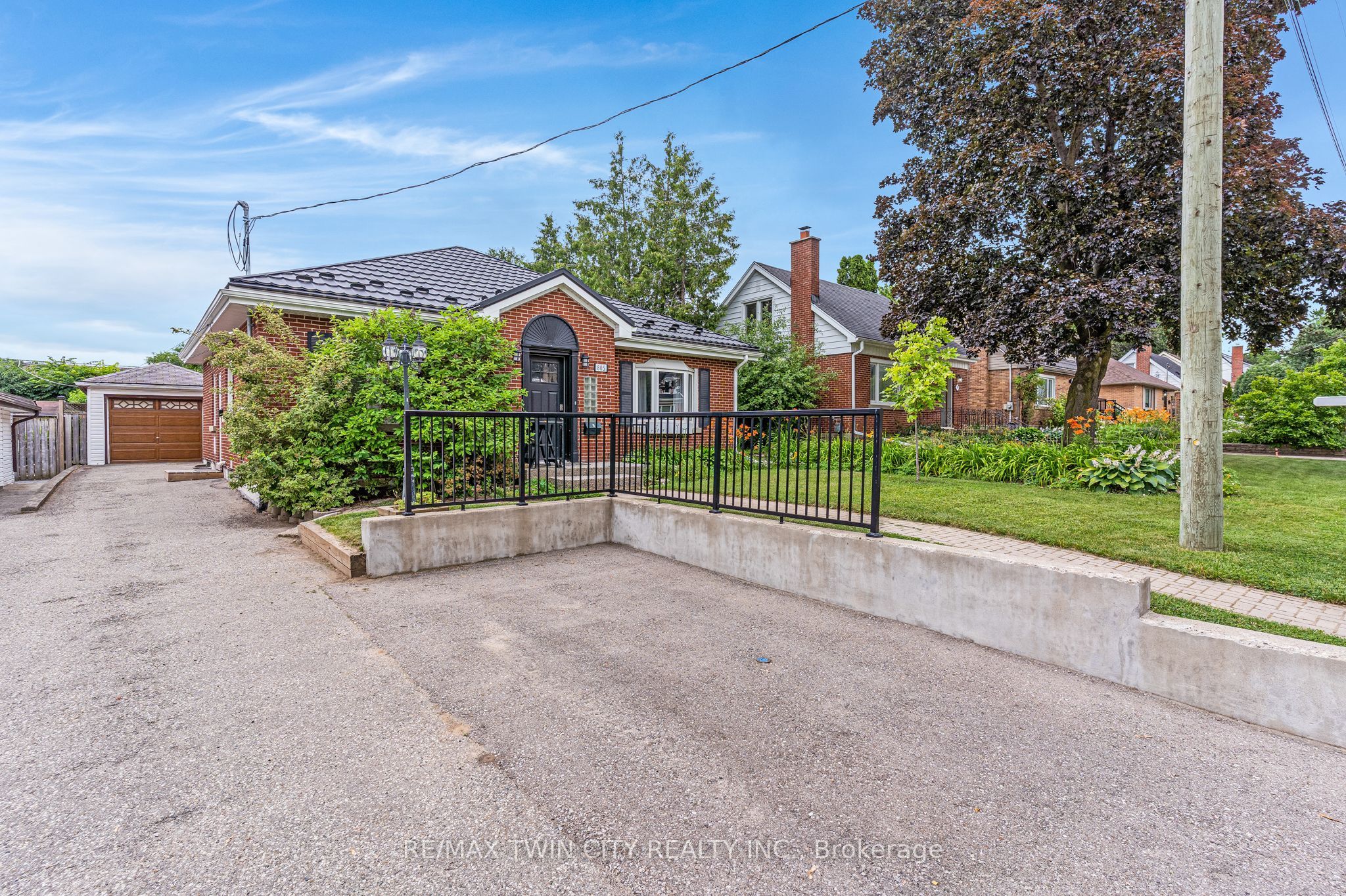 805 Rockway Drive, Kitchener, ON N2G 3B6 photo 3