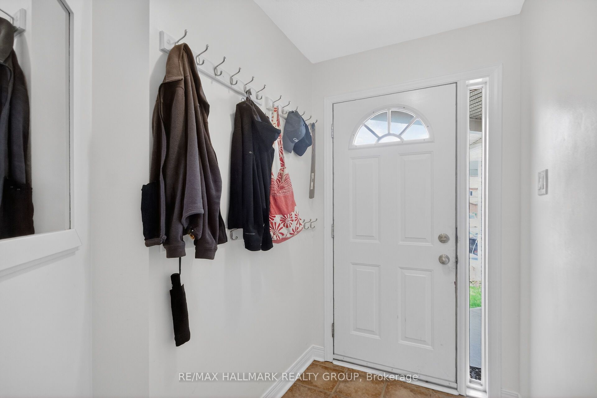 48 Avonmore Crescent, Barrhaven, ON K2G 6J7 photo 4