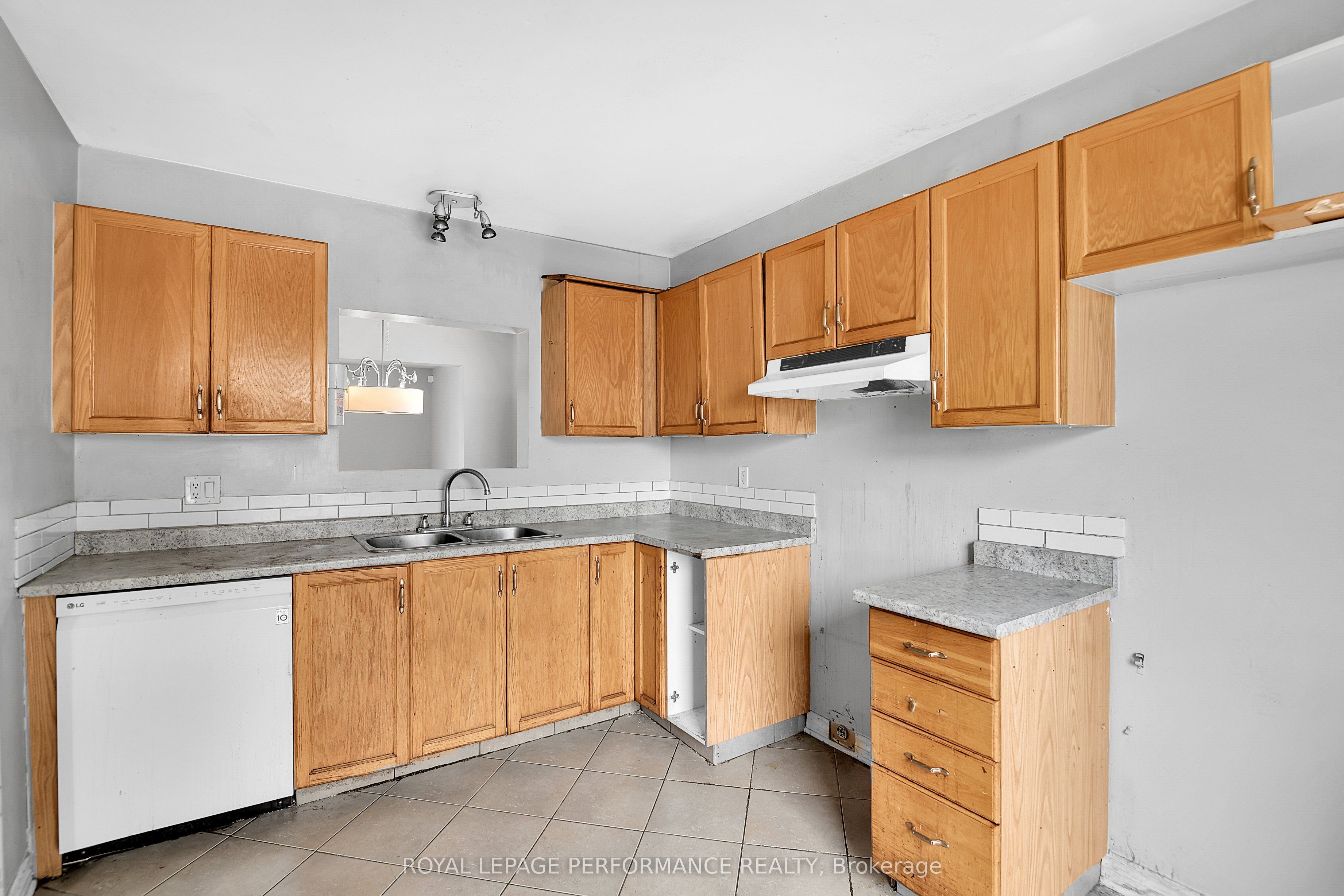 1907 Colorado Lane 33, Orleans - Convent Glen and Area, ON K1C 6V4 photo 4