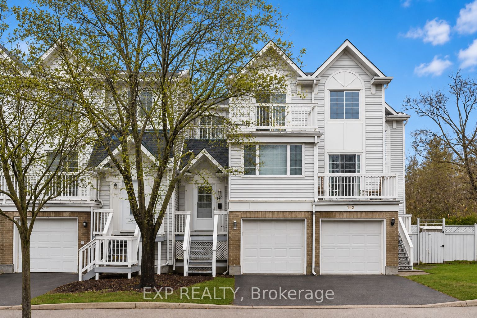 140 Castlegreen Private, Hunt Club - South Keys and Area, ON K1T 3N2
