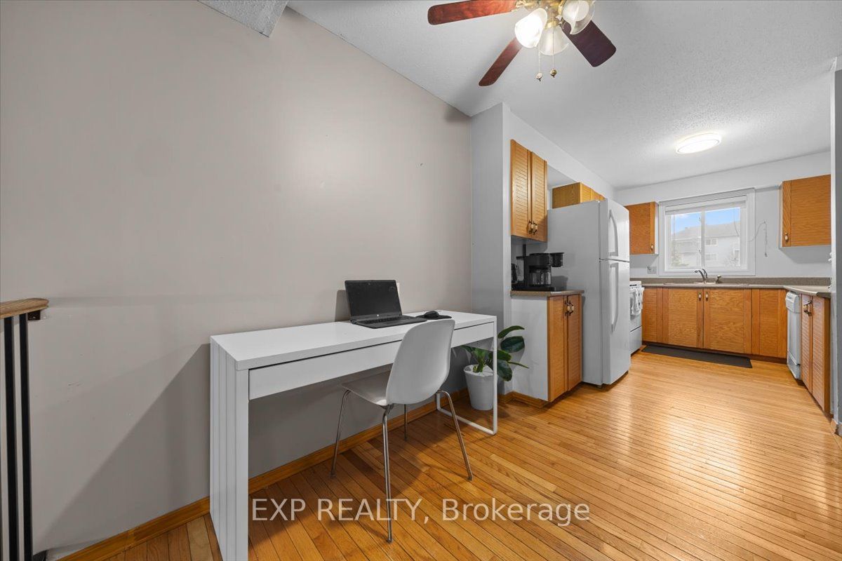 140 Castlegreen Private, Hunt Club - South Keys and Area, ON K1T 3N2 photo 4