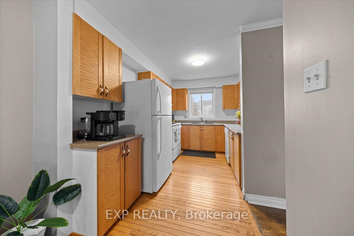 140 Castlegreen Private, Hunt Club - South Keys and Area, ON K1T 3N2 photo 5