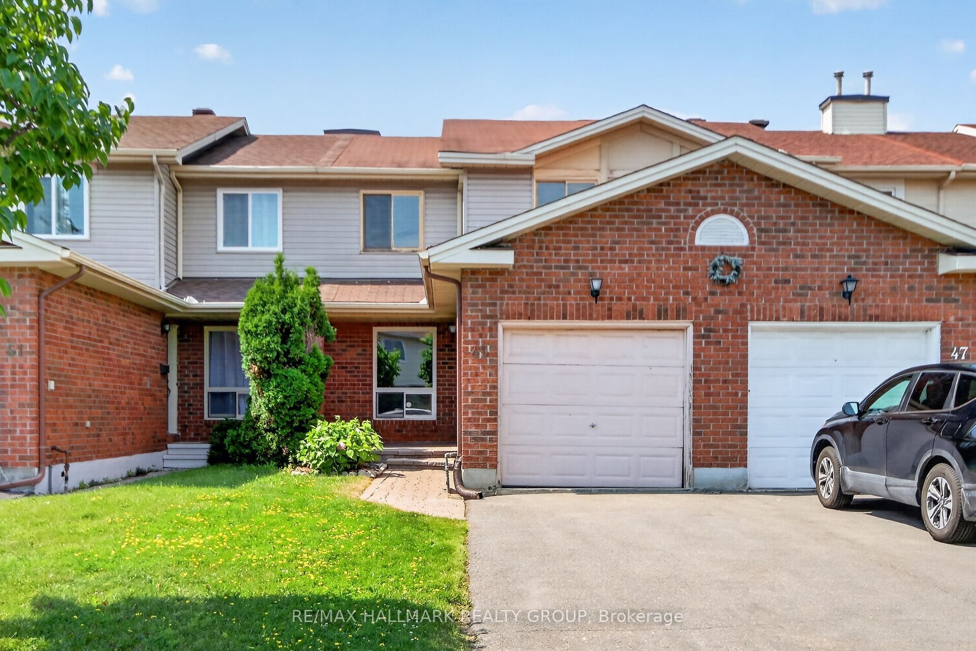49 Newport Crescent, Hunt Club - South Keys and Area, ON K1T 3M2