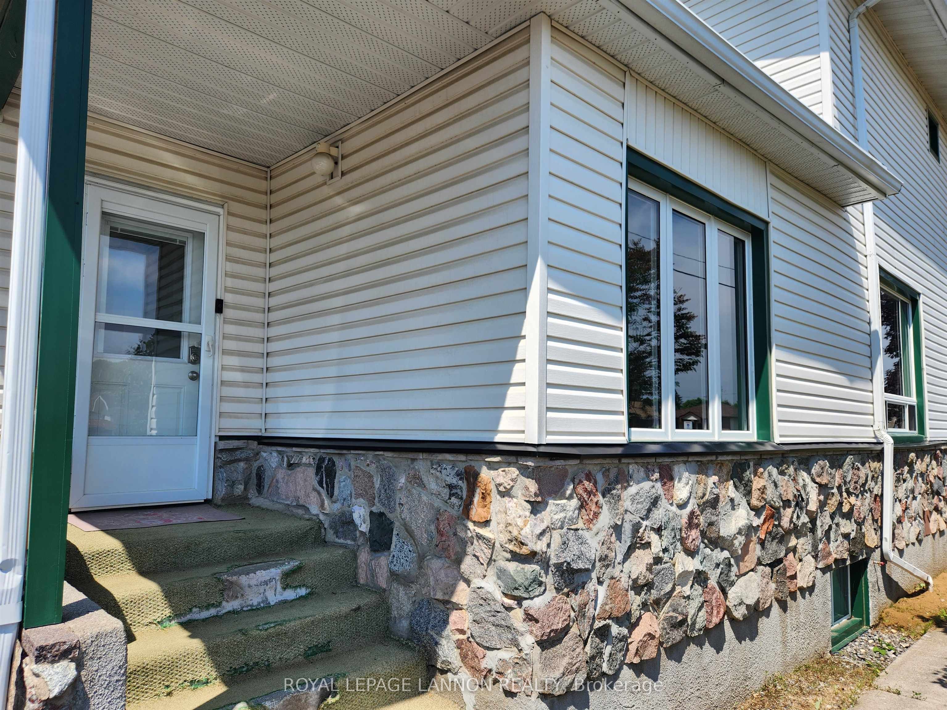 900 Mary Street W, Thunder Bay, ON P7E 4M1 photo 3