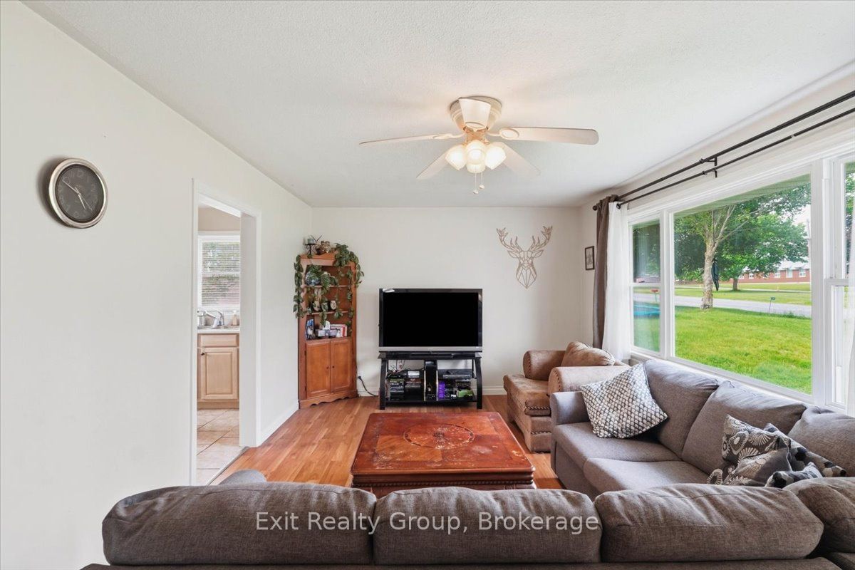 109 Aikins Road, Quinte West, ON K8N 4Z2 photo 4