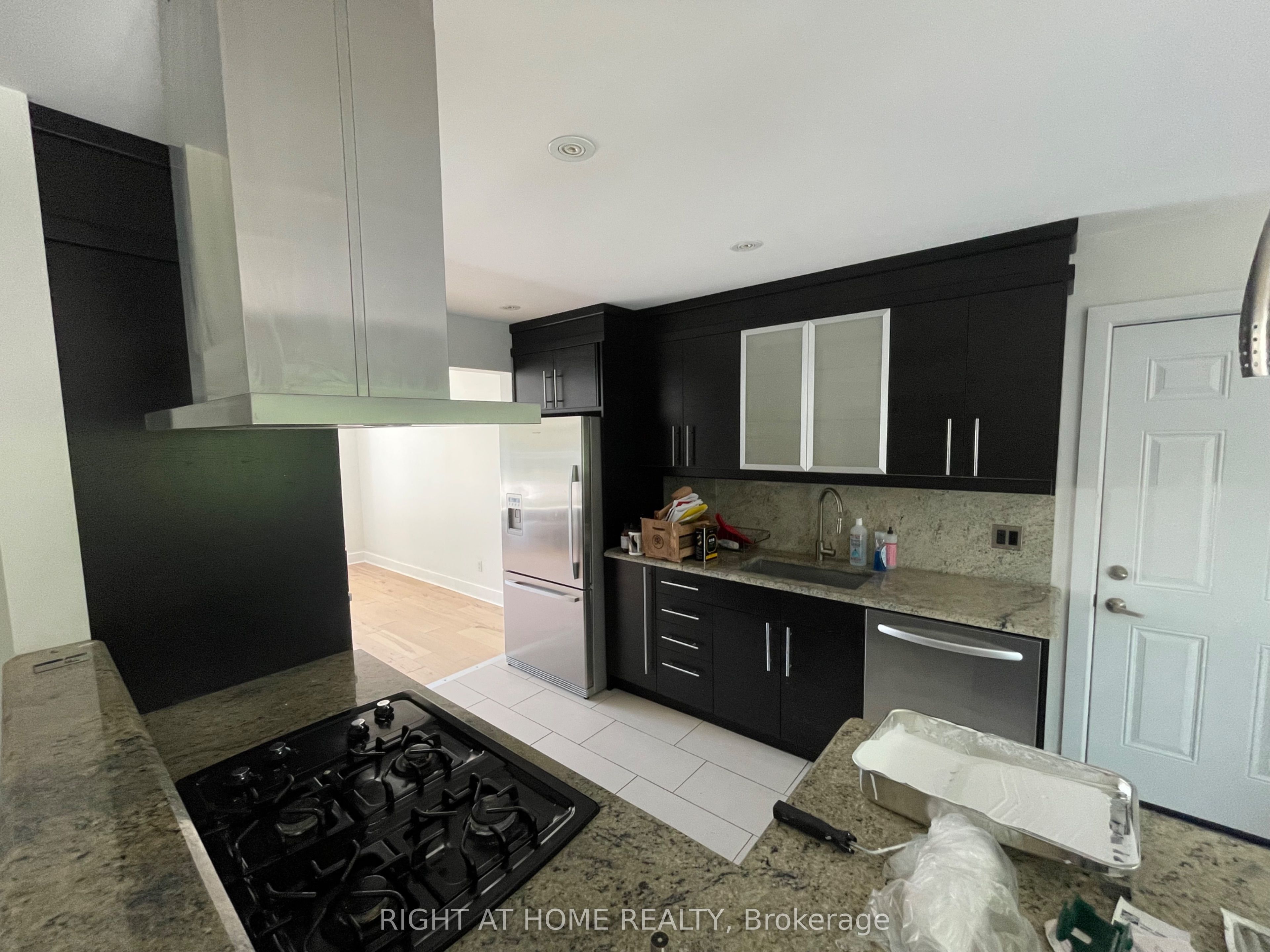9 Leetom Crescent, Barrhaven, ON K2J 1E3 photo 4