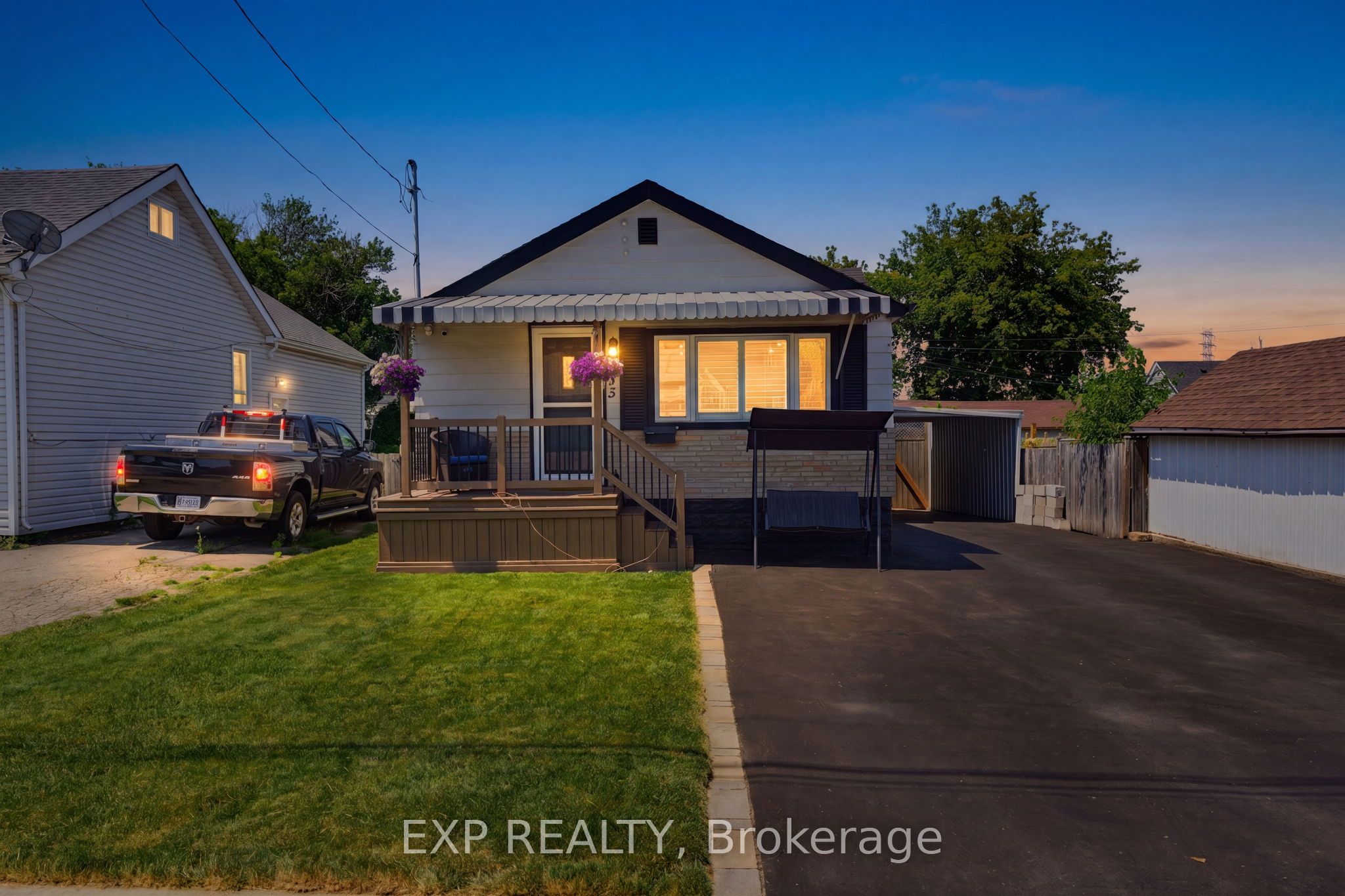 735 Dunn Avenue, Hamilton, ON L8H 6M7