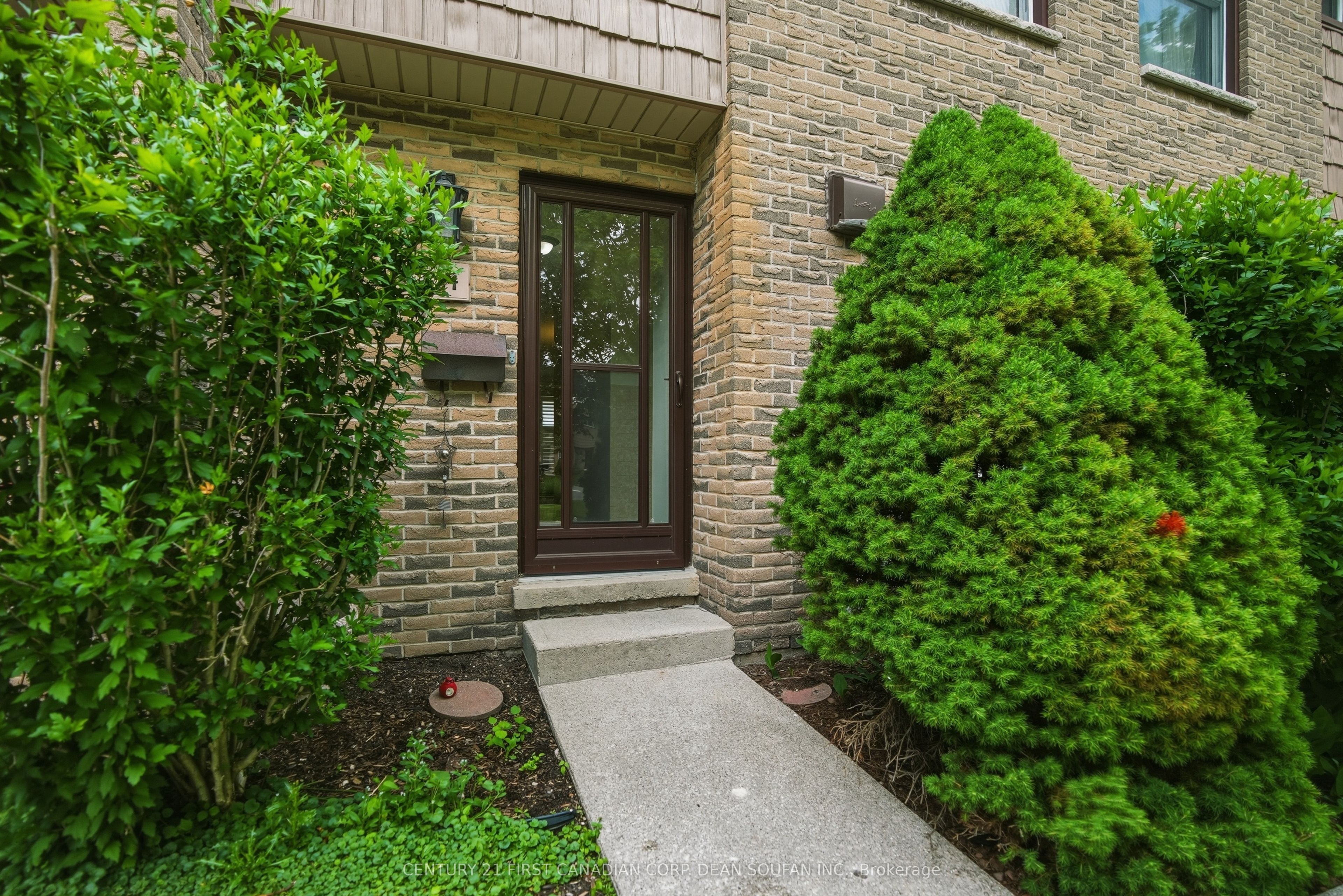 634 WONDERLAND Road S, London South, ON N6K 1L8 photo 3