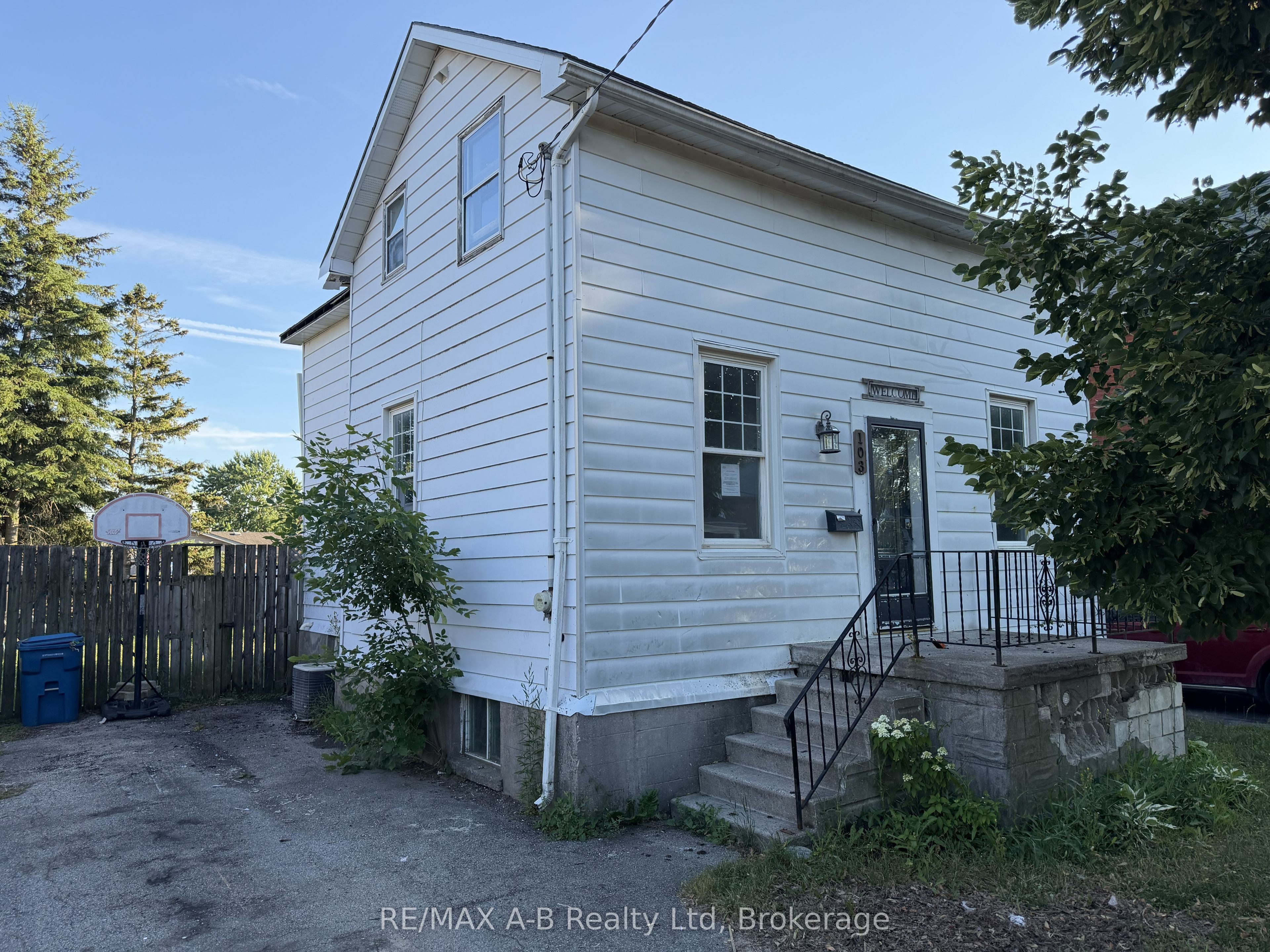 103 Norfolk Street, Stratford, ON N5A 3Y7 photo 2