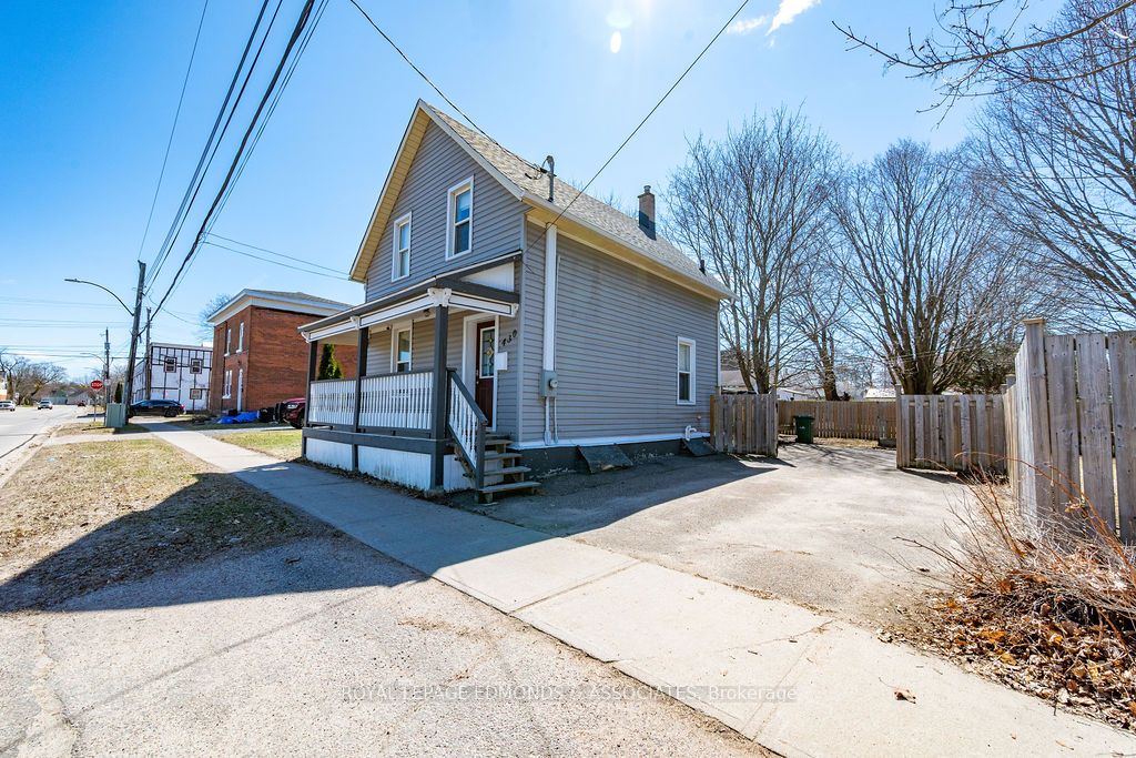 430 Mary Street, Pembroke, ON K8A 5W7 photo 2