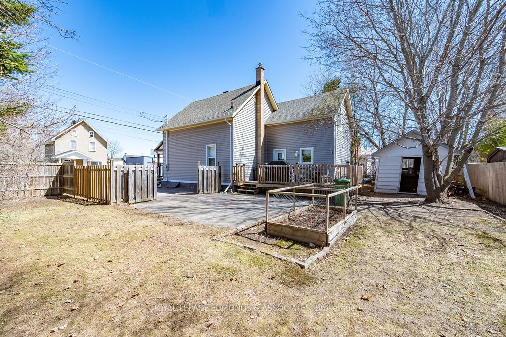 430 Mary Street, Pembroke, ON K8A 5W7 photo 5