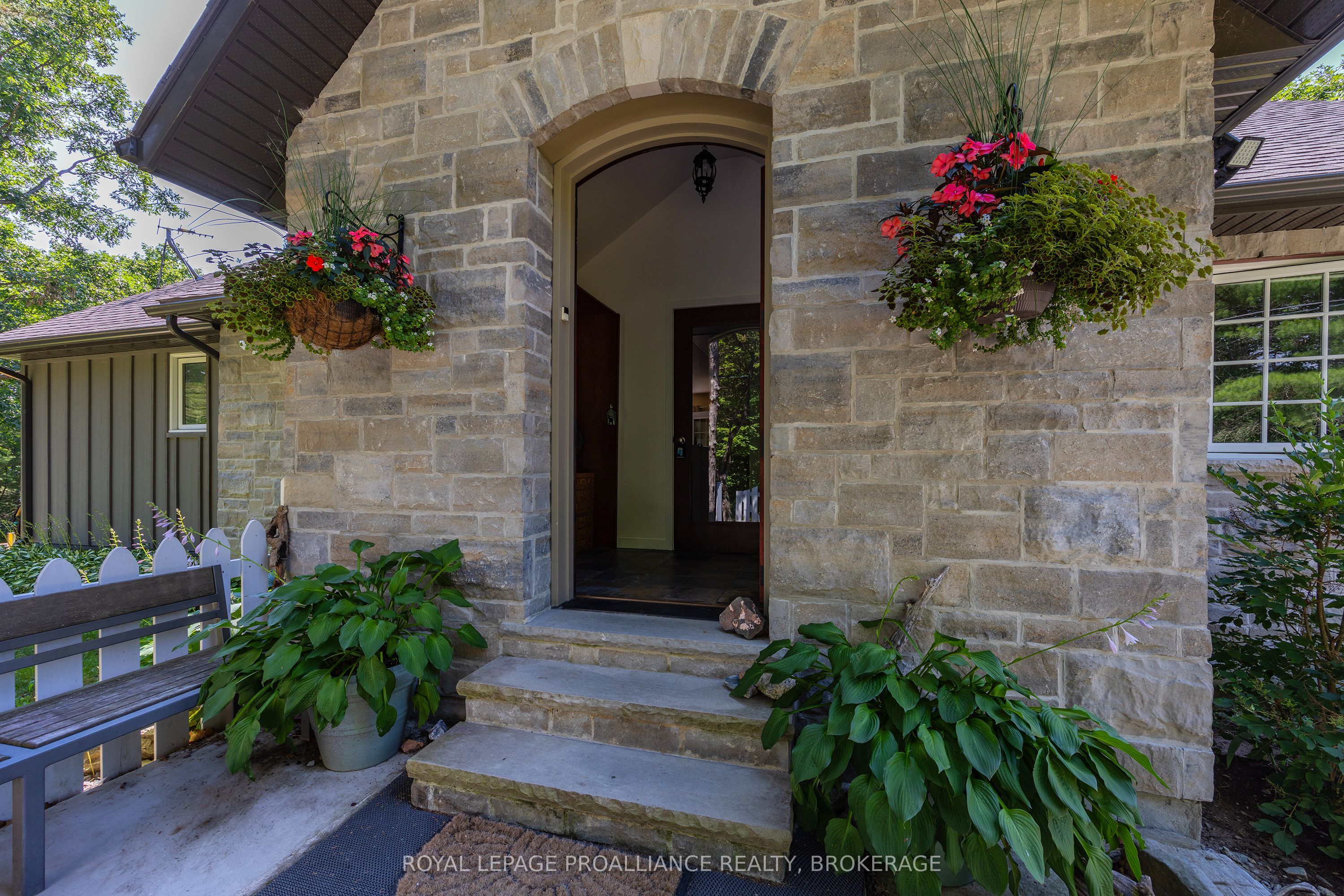 369 Old River Road, Front of Yonge, ON K0E 1R0 photo 3