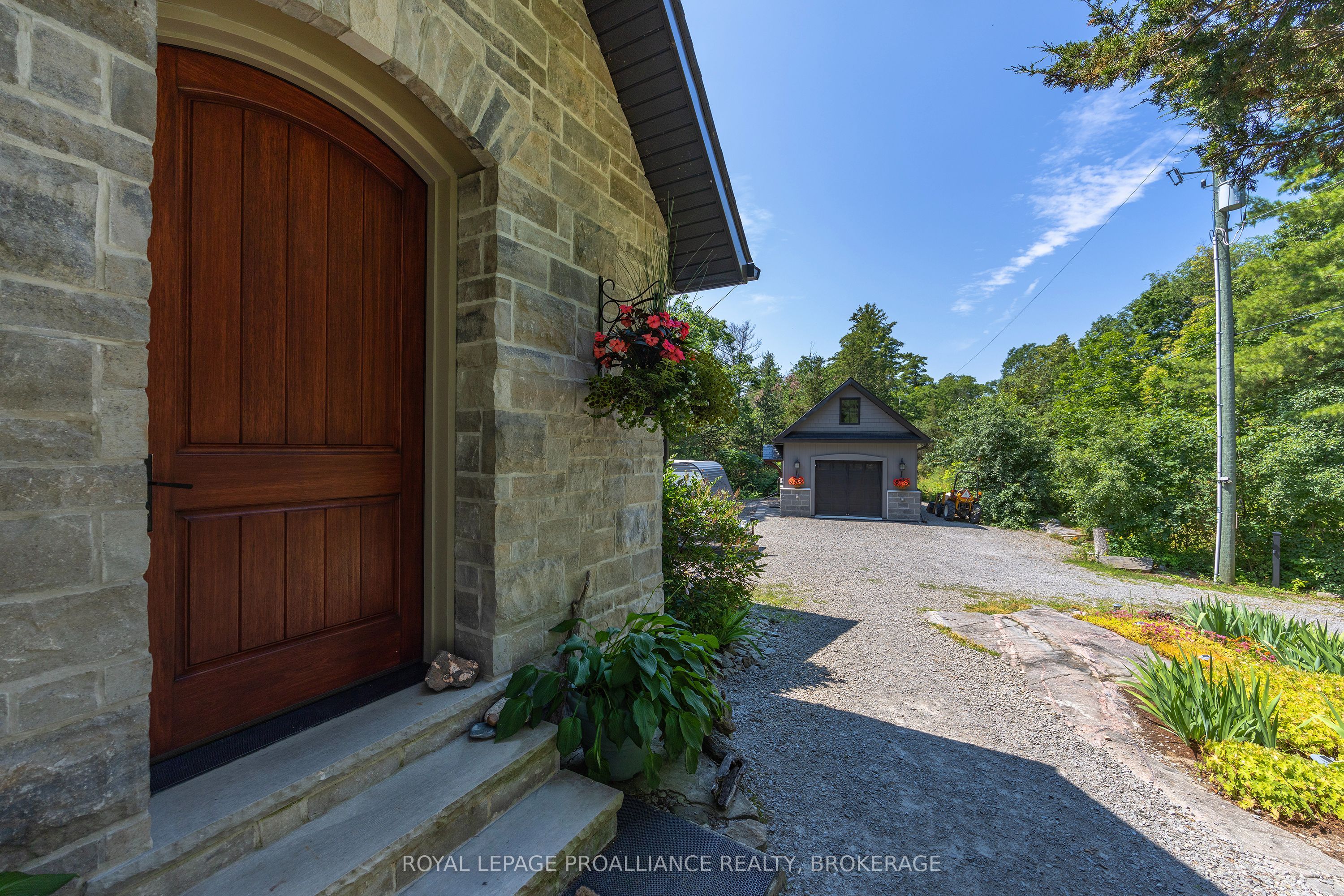 369 Old River Road, Front of Yonge, ON K0E 1R0 photo 4