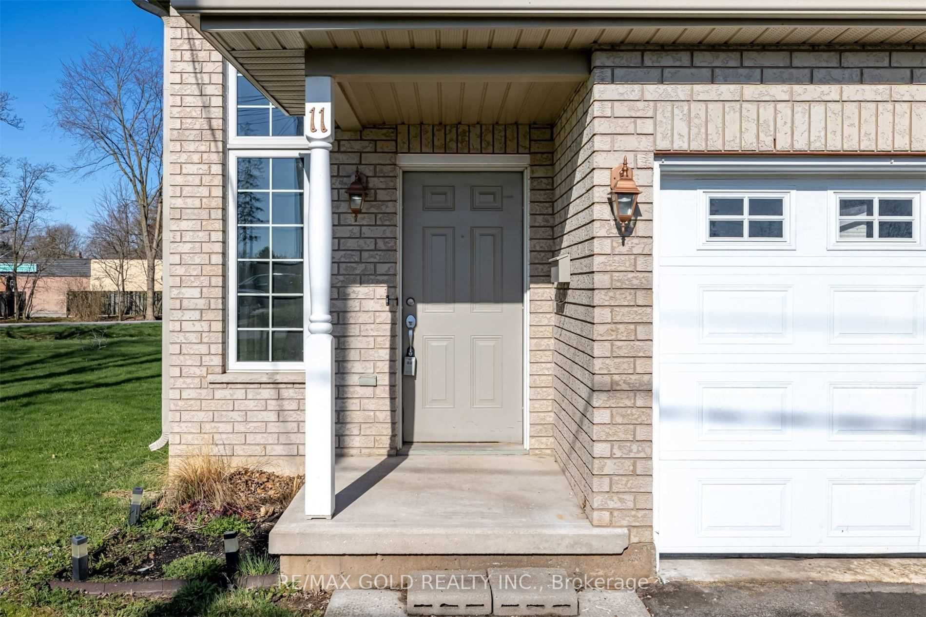 11 Rose Avenue, Welland, ON L3C 2W8 photo 2
