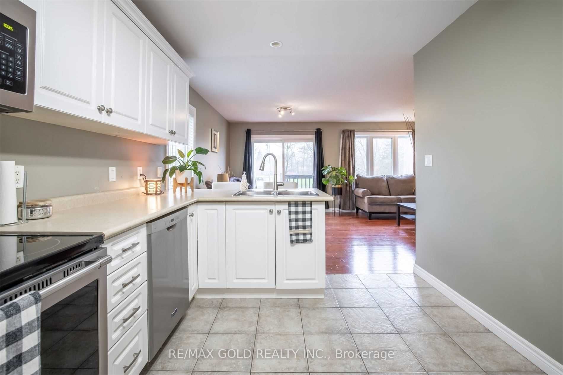 11 Rose Avenue, Welland, ON L3C 2W8 photo 4