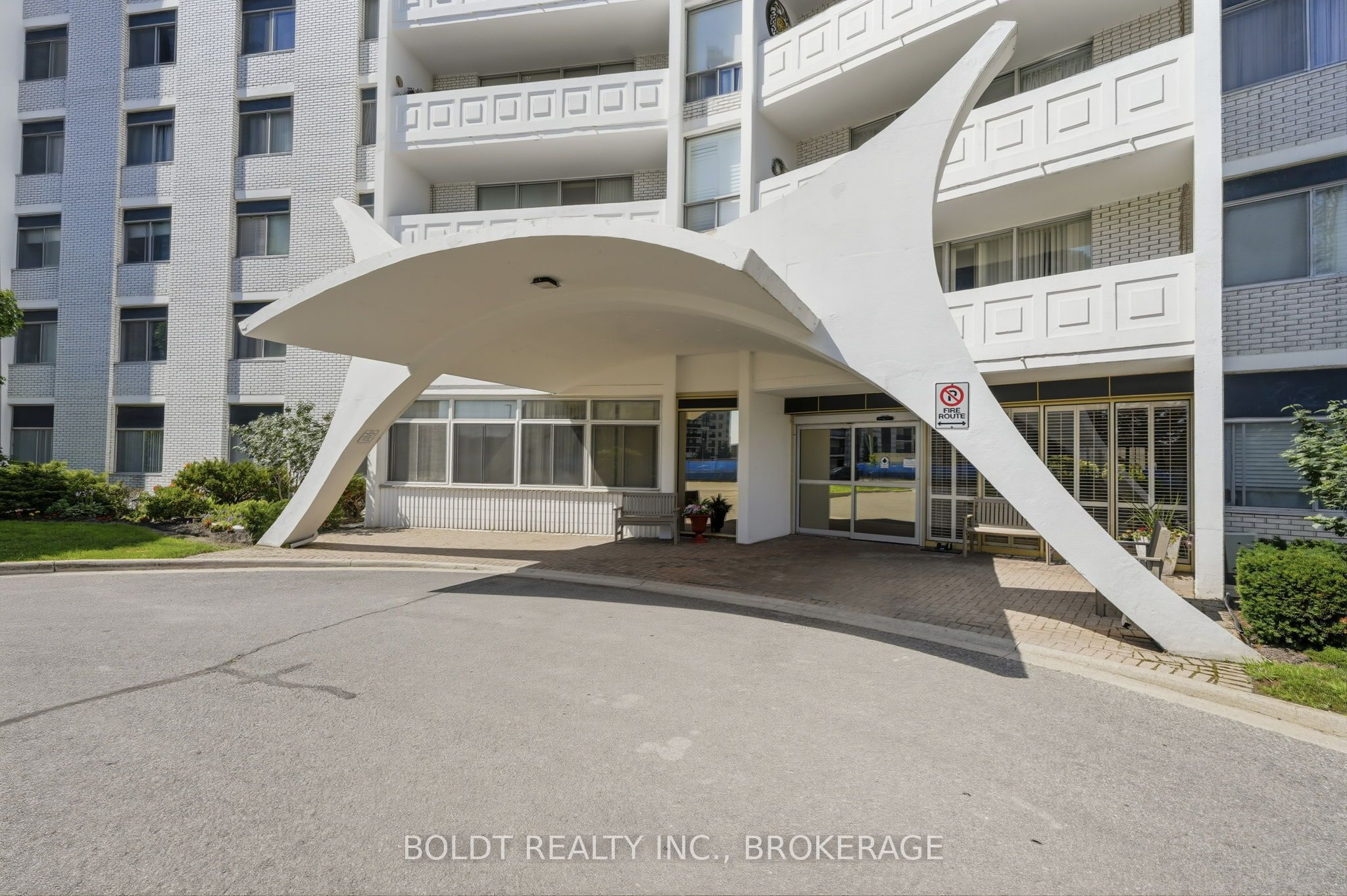 15 Towering Heights Boulevard 504, St. Catharines, ON L2T 3G7 photo 5