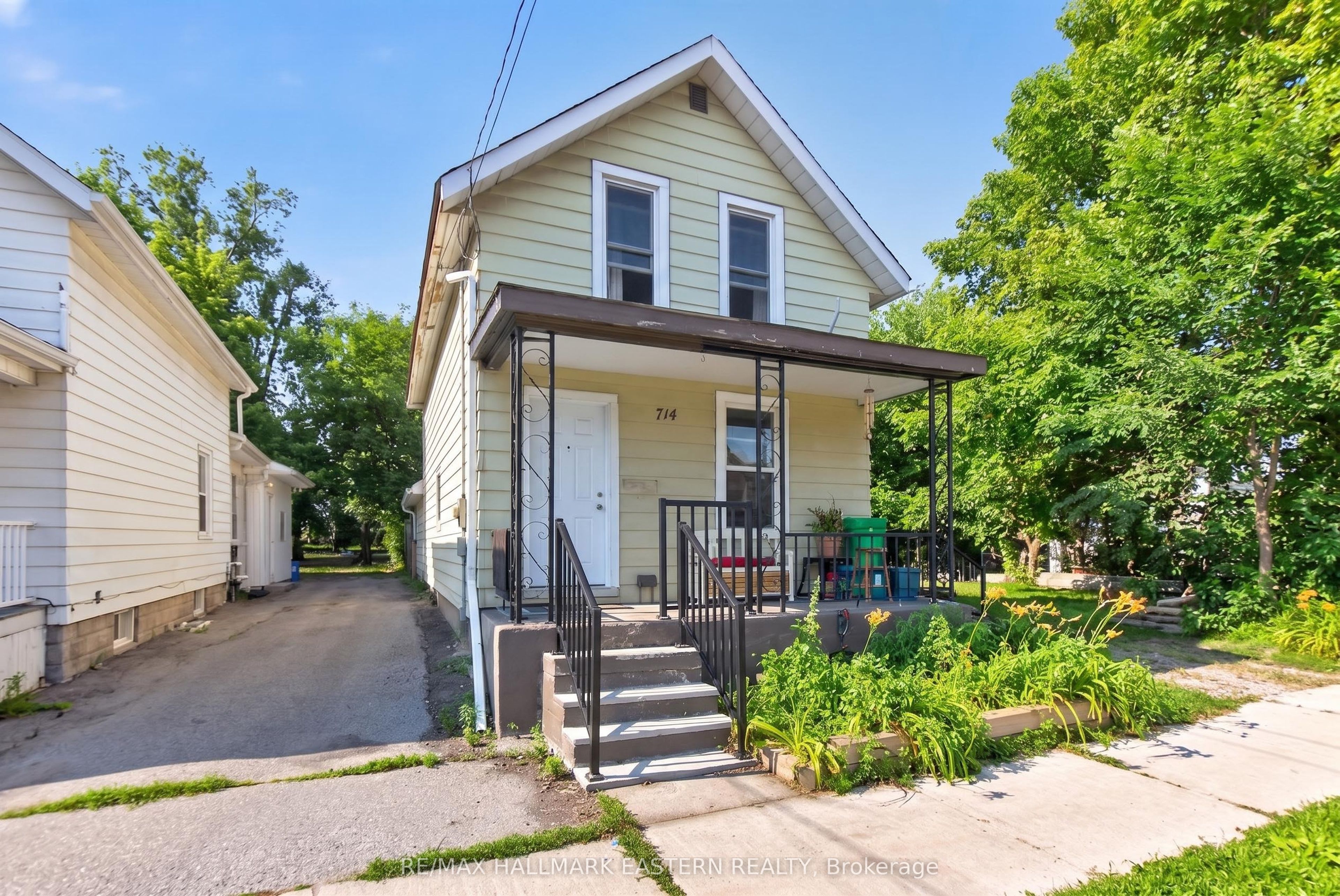 714 Chamberlain Street, Peterborough, ON K9J 4M3